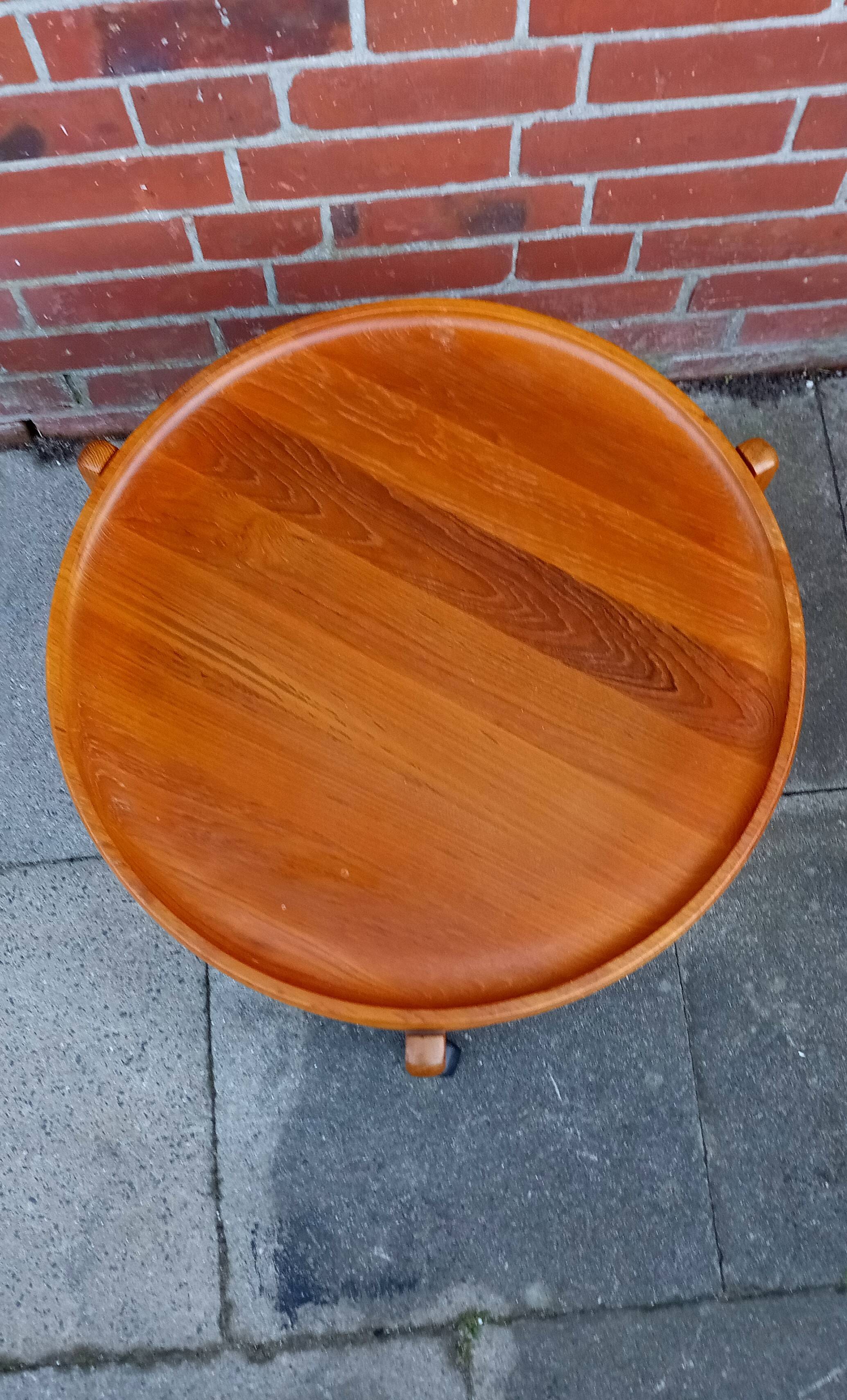 Round danish trolley in teak