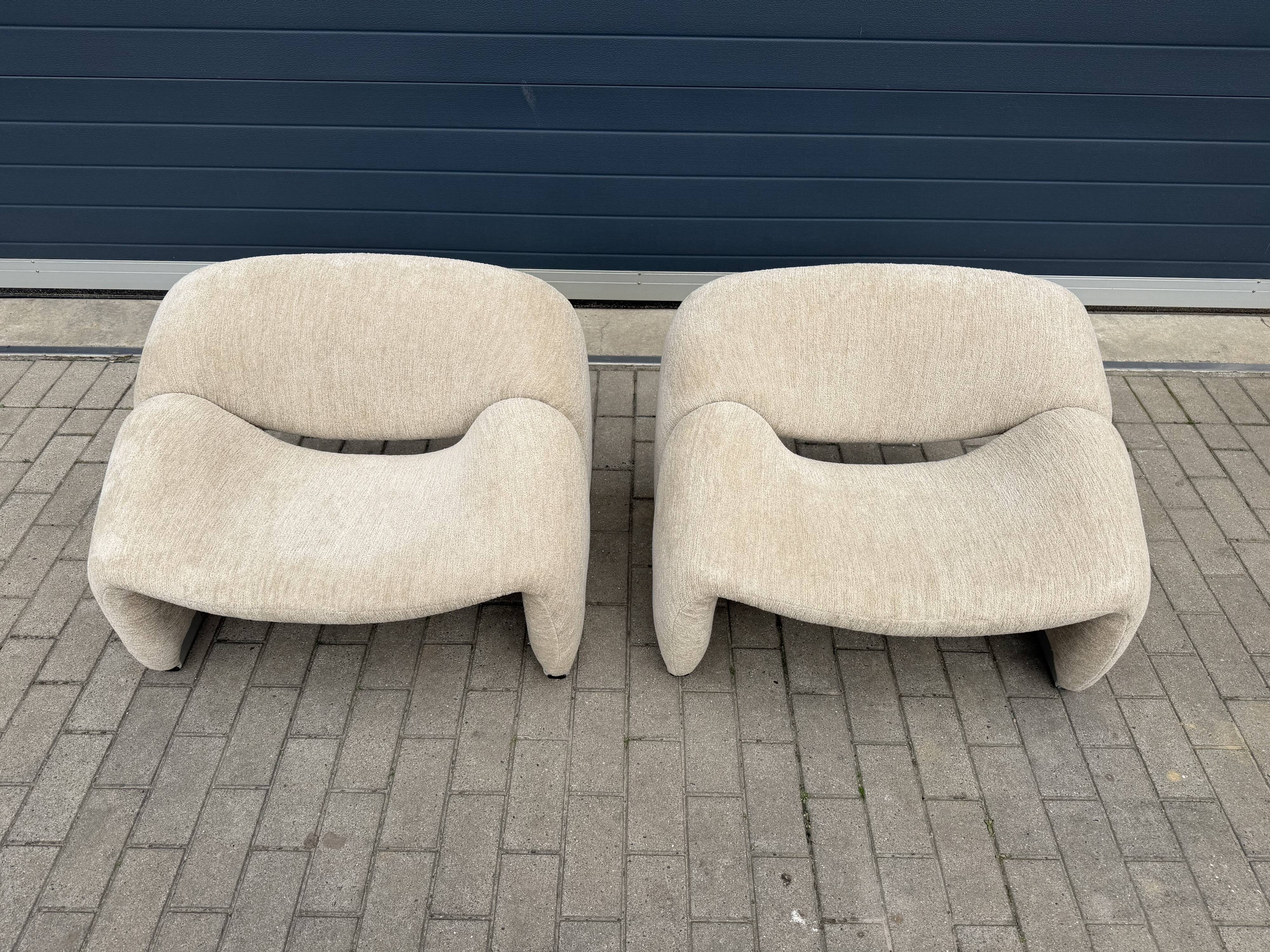 2x Artifort Groovy F598 Pierre Paulin, Pierre Frey: Chenille Igor (Sable)