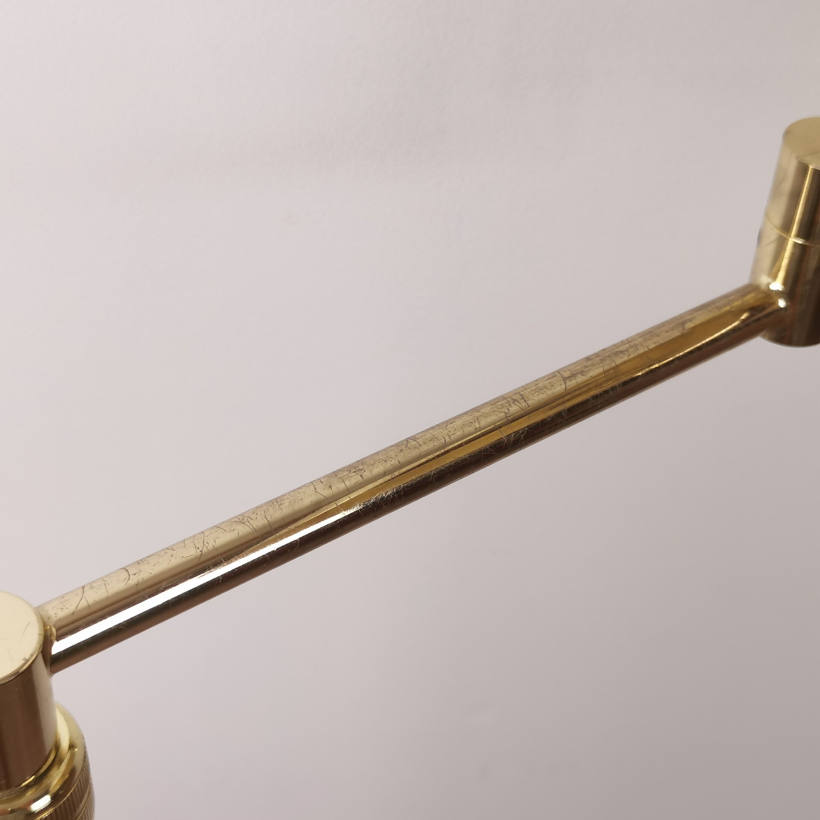 Articulated e-reader floor lamp