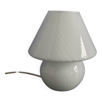 Petite lampe champignon en opaline blanche