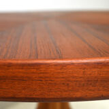 Scandinavian extending table by David Rosen