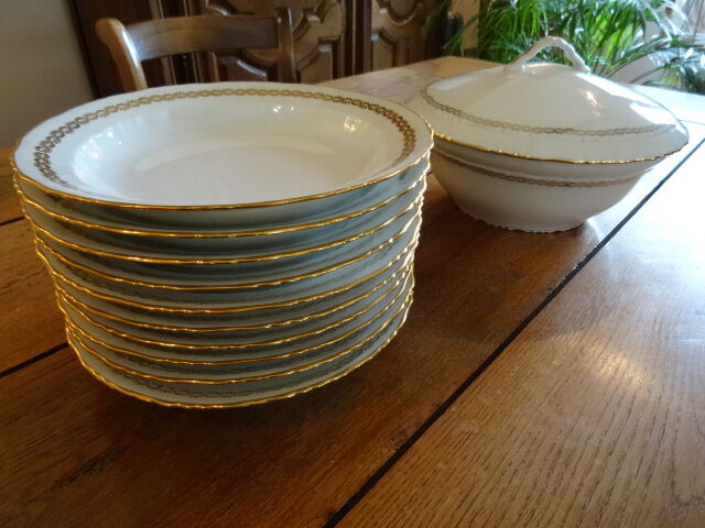 Plates and tureen vintage