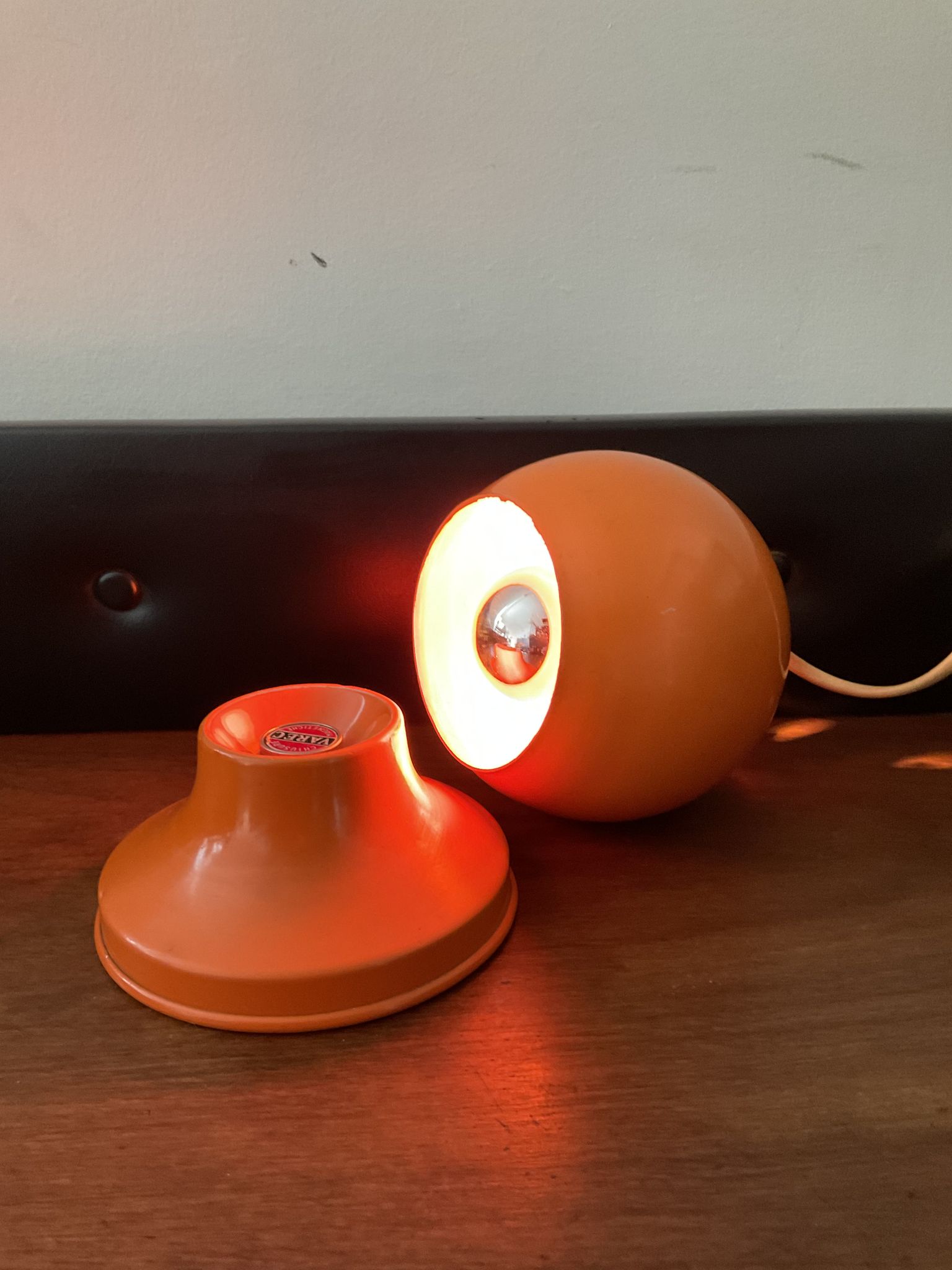 Varec Italy Magnetic Eye Ball Lamp from the 60s