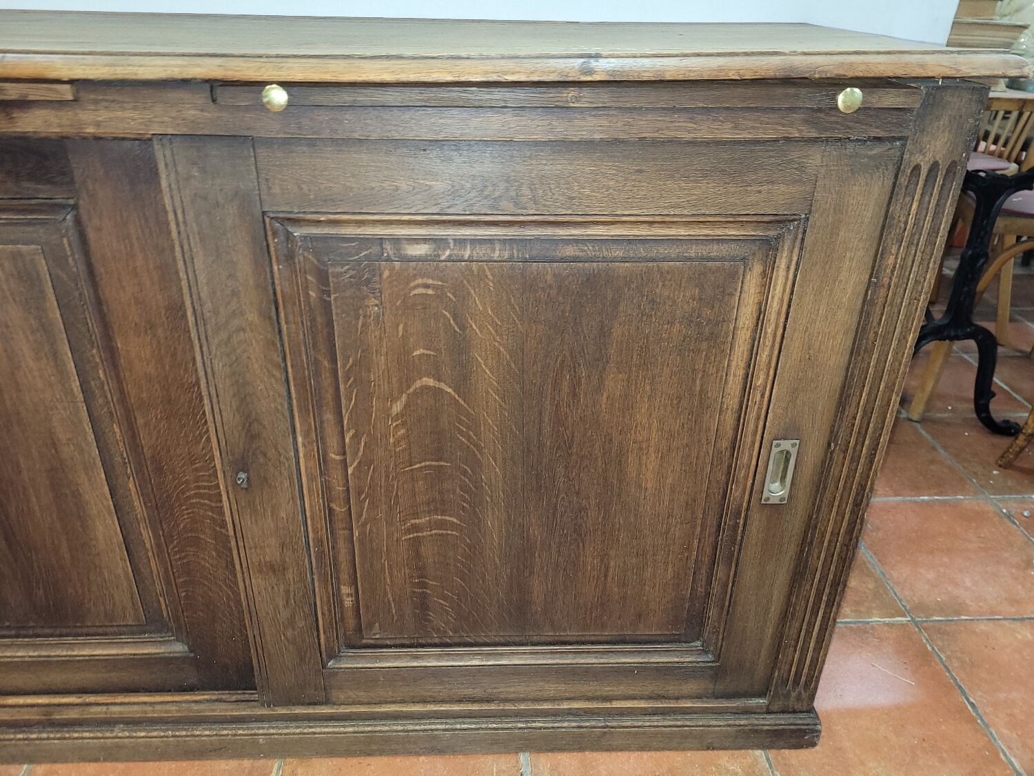 Craft furniture with sliding oak doors