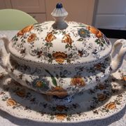 Soup tureen