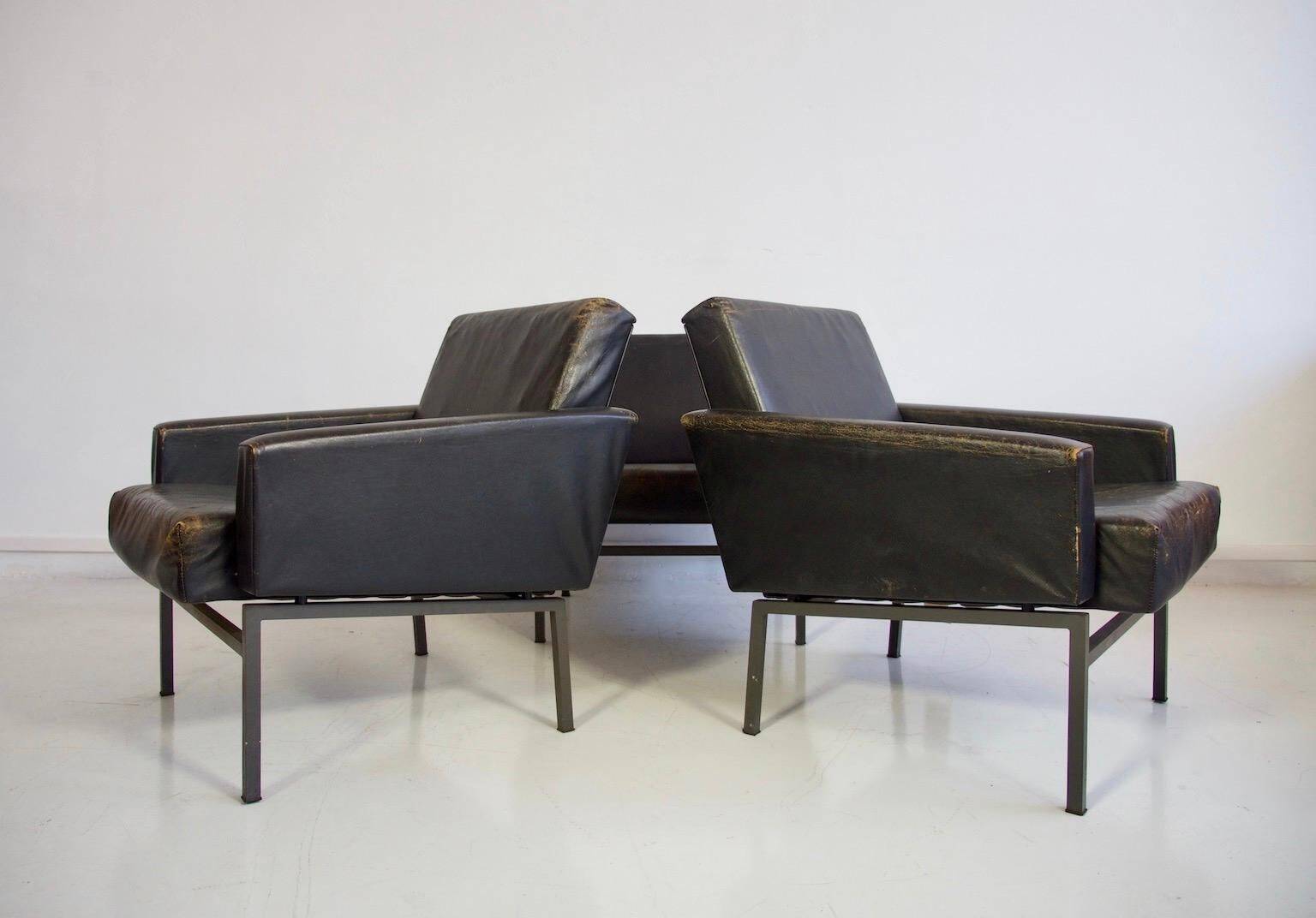 Ensemble de trois fauteuils minimalistes en cuir par COR