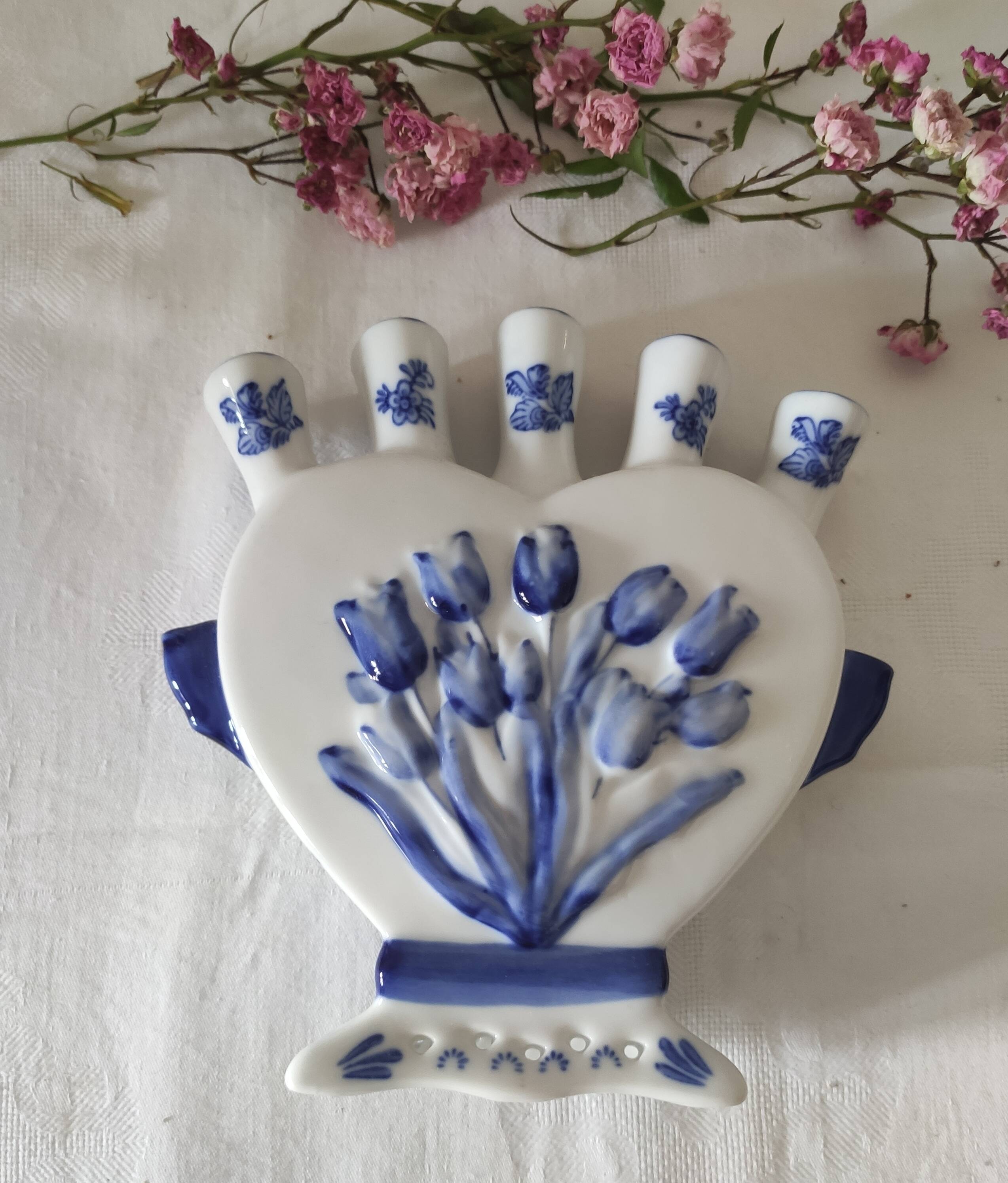 Tulip vase, Delftware