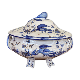 Soup pot in faience of Moustier