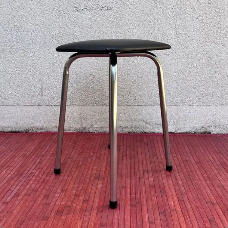 Tabouret vintage en skaï noir