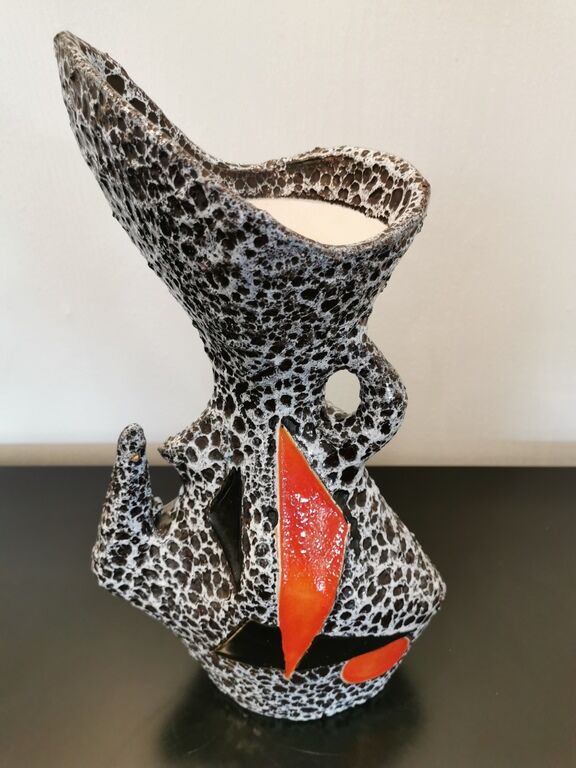 Geometric design vase signed Le Vaucour Vallauris