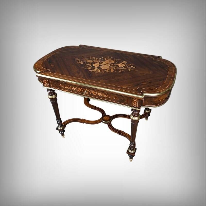 Middle table in rosewood veneer, Napoléon III period – 2nd half of the 19th century.