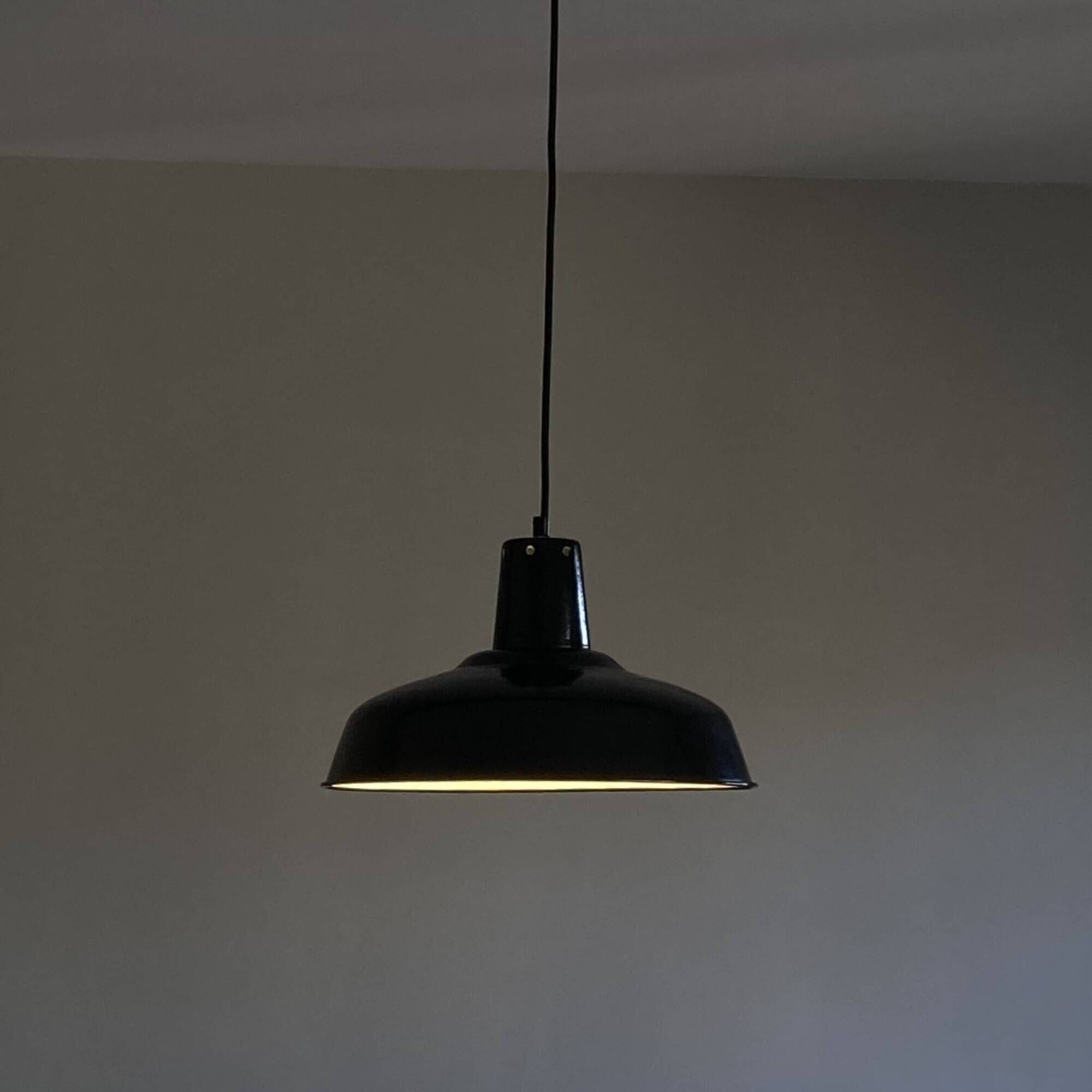 Old pendant lamp black enameled sheet metal industrial garage workshop vintage LAMP-7122