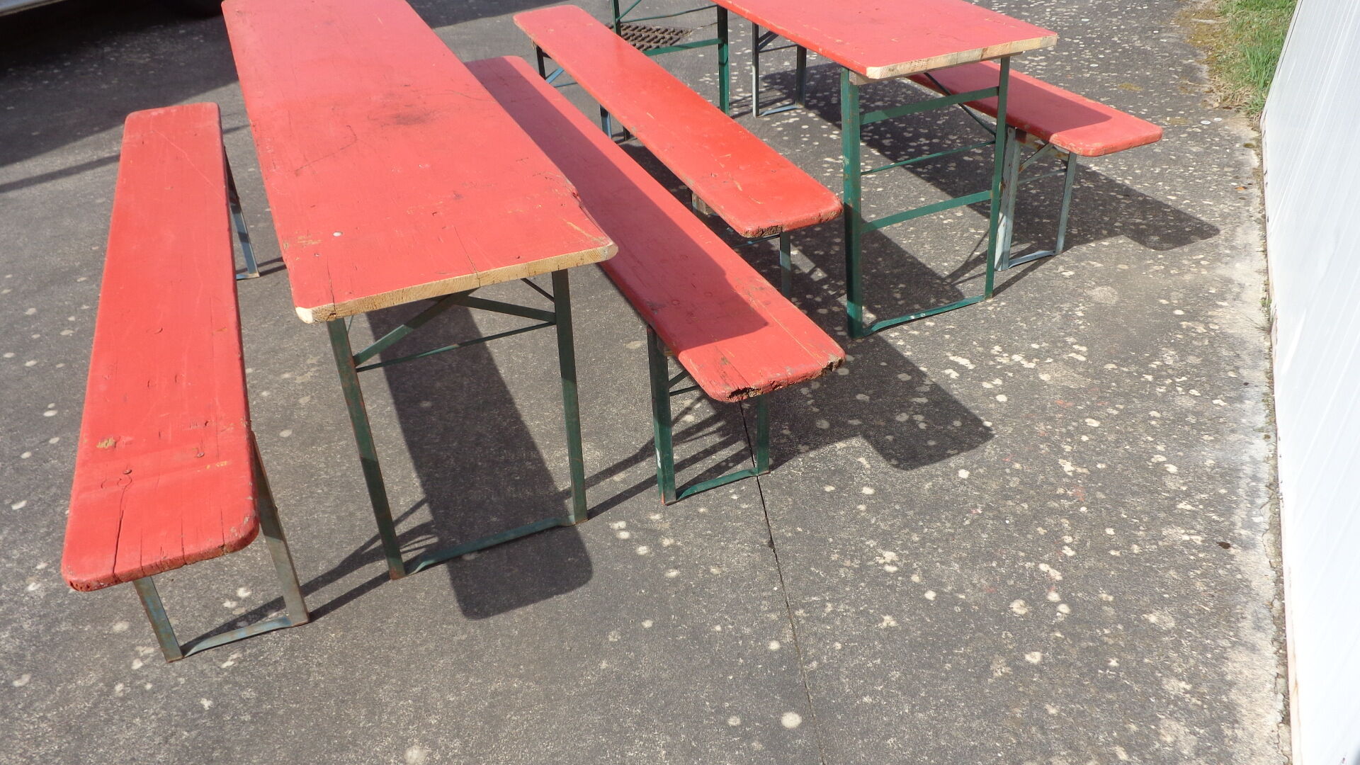 2 placemats and brewery benches