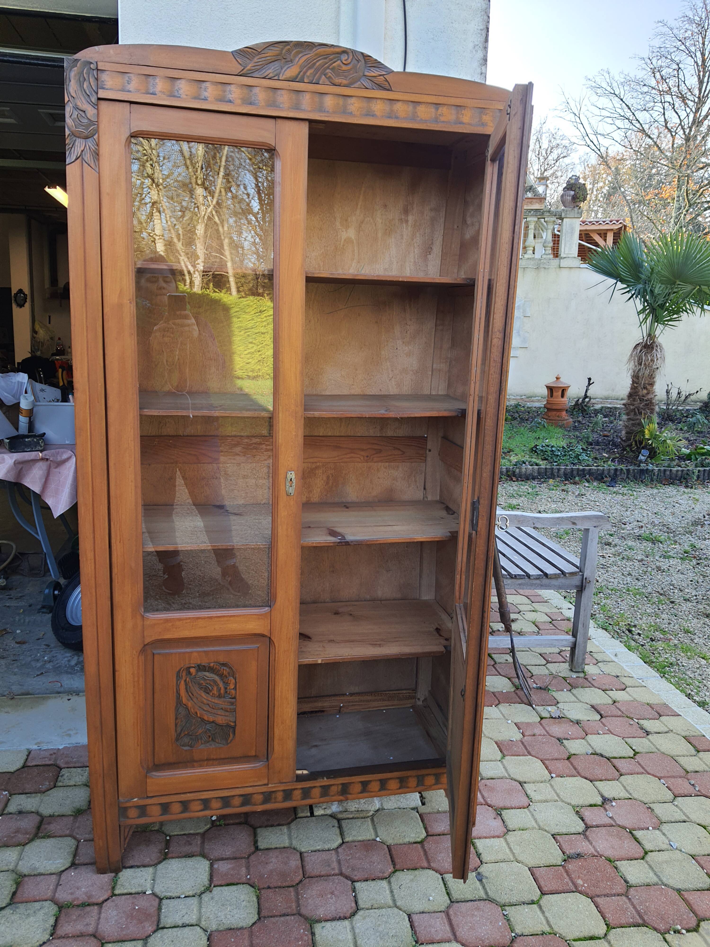 Parisian window cabinet