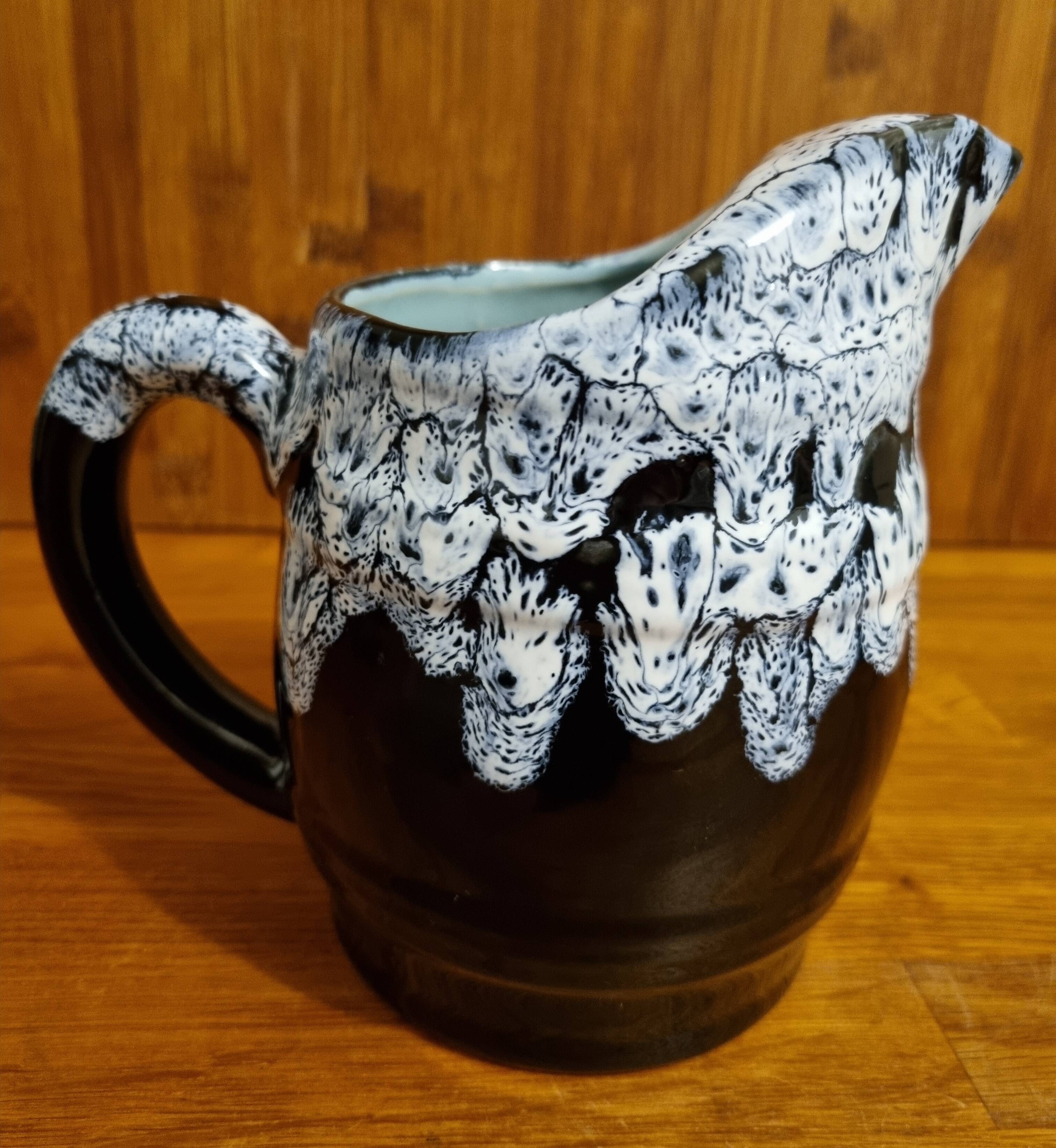 Vintage alpho black and white pitcher 60 cl