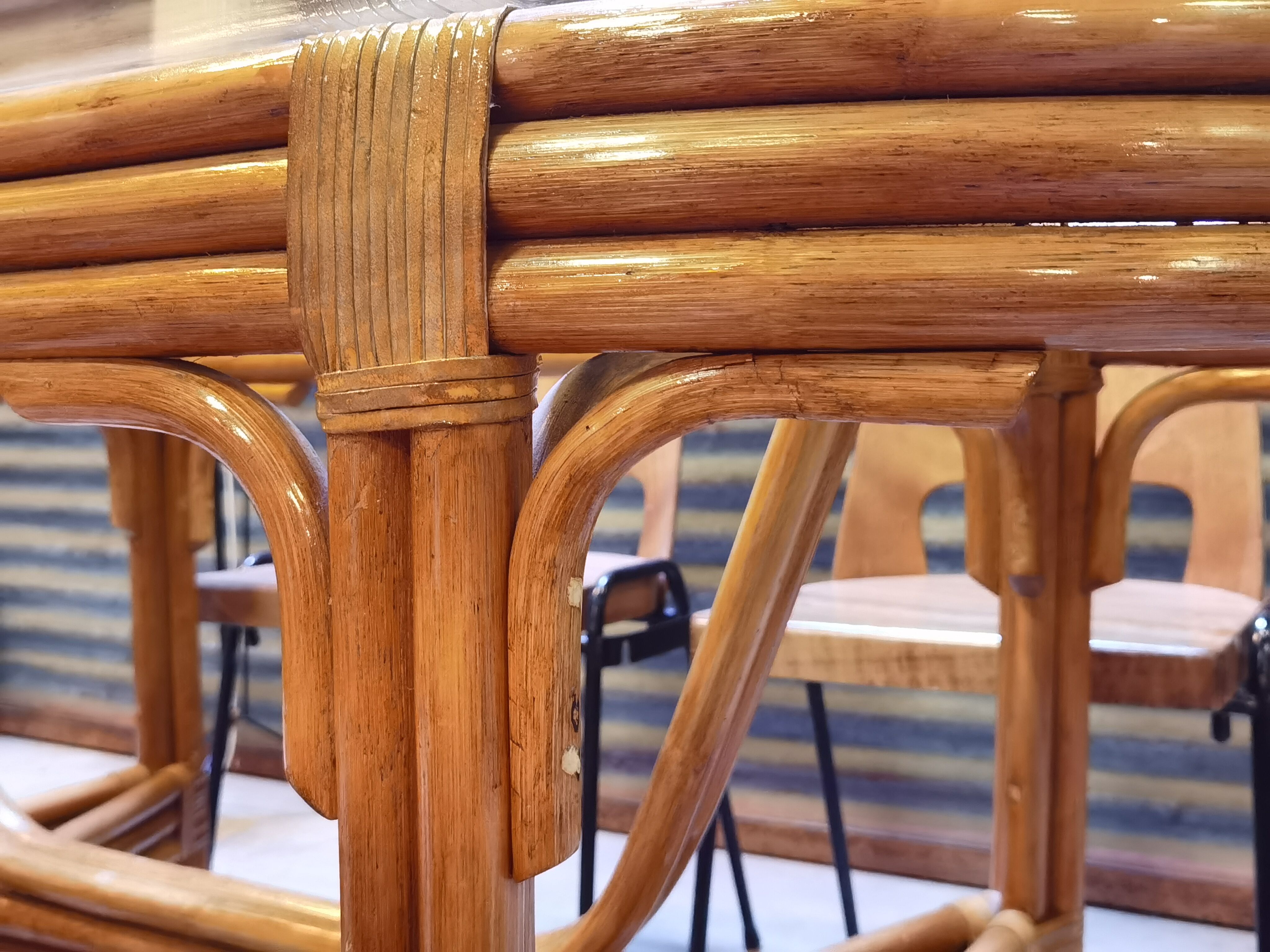 Dining table in rattan and glass 1960