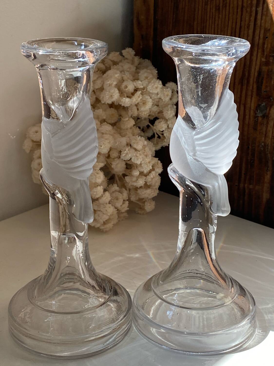 Pair of candlesticks, dove decor, in glass