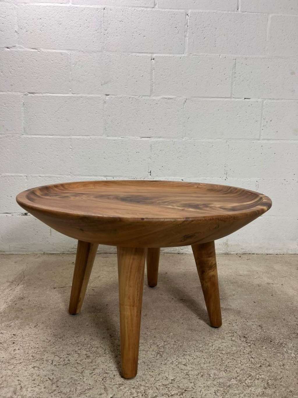 Round coffee table