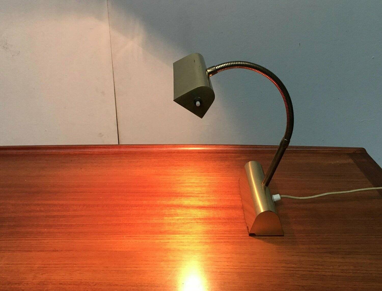 Mid-century brass swan neck table lamp in Hollywood Regency style from the 1960s.
