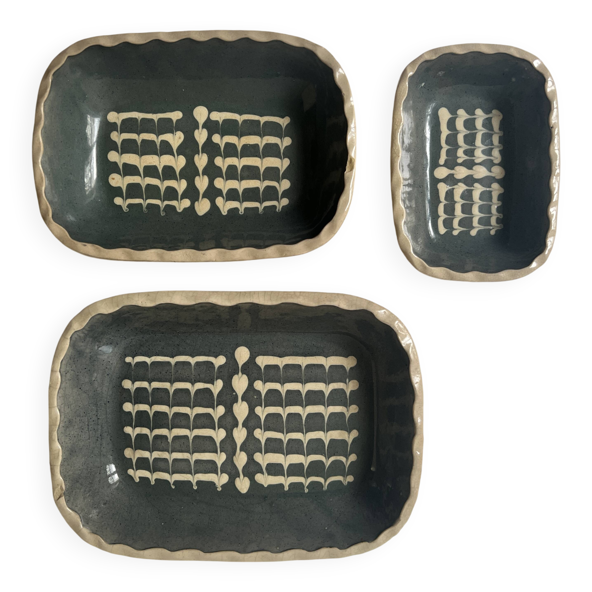 Set of 3 ramekins / serving dishes in handmade ceramic.