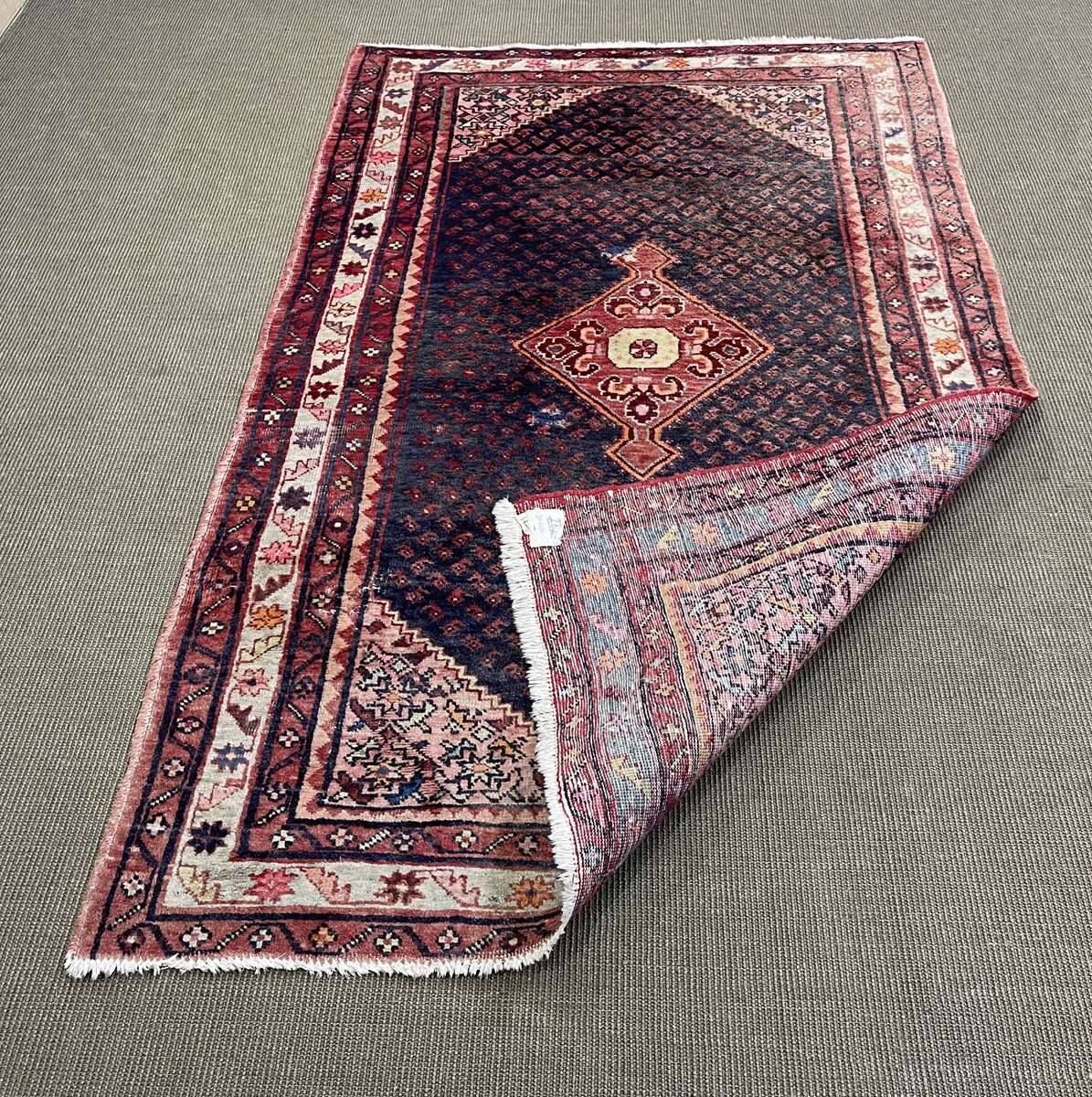 Handmade wool Iranian carpet - 2.14m x 1.31m