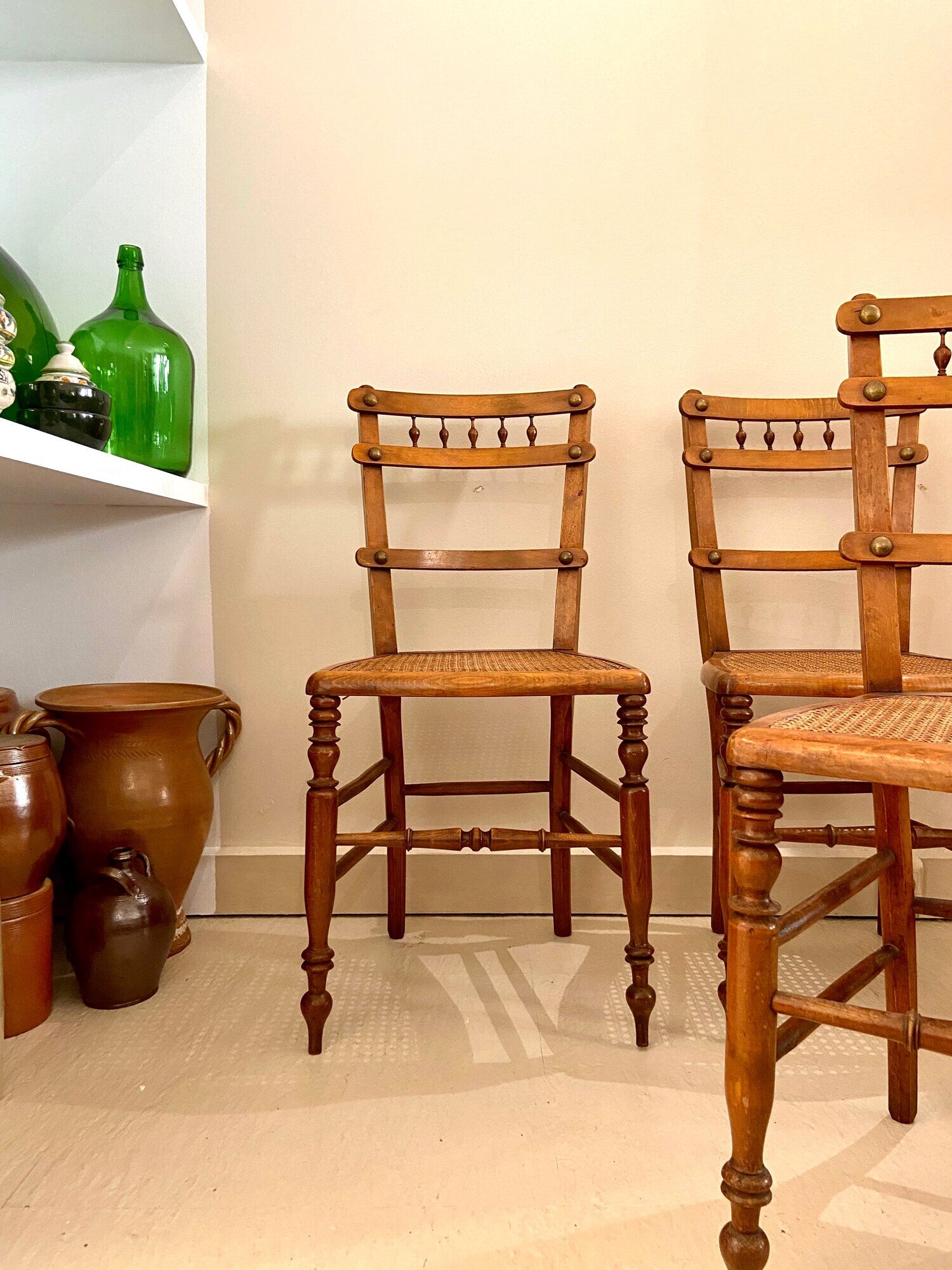 4 chaises en bois et cannage