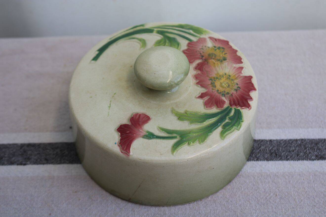 Ceramic cheese board