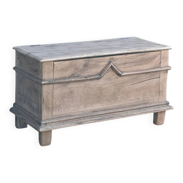 Banc coffre ancien en chêne massif brut