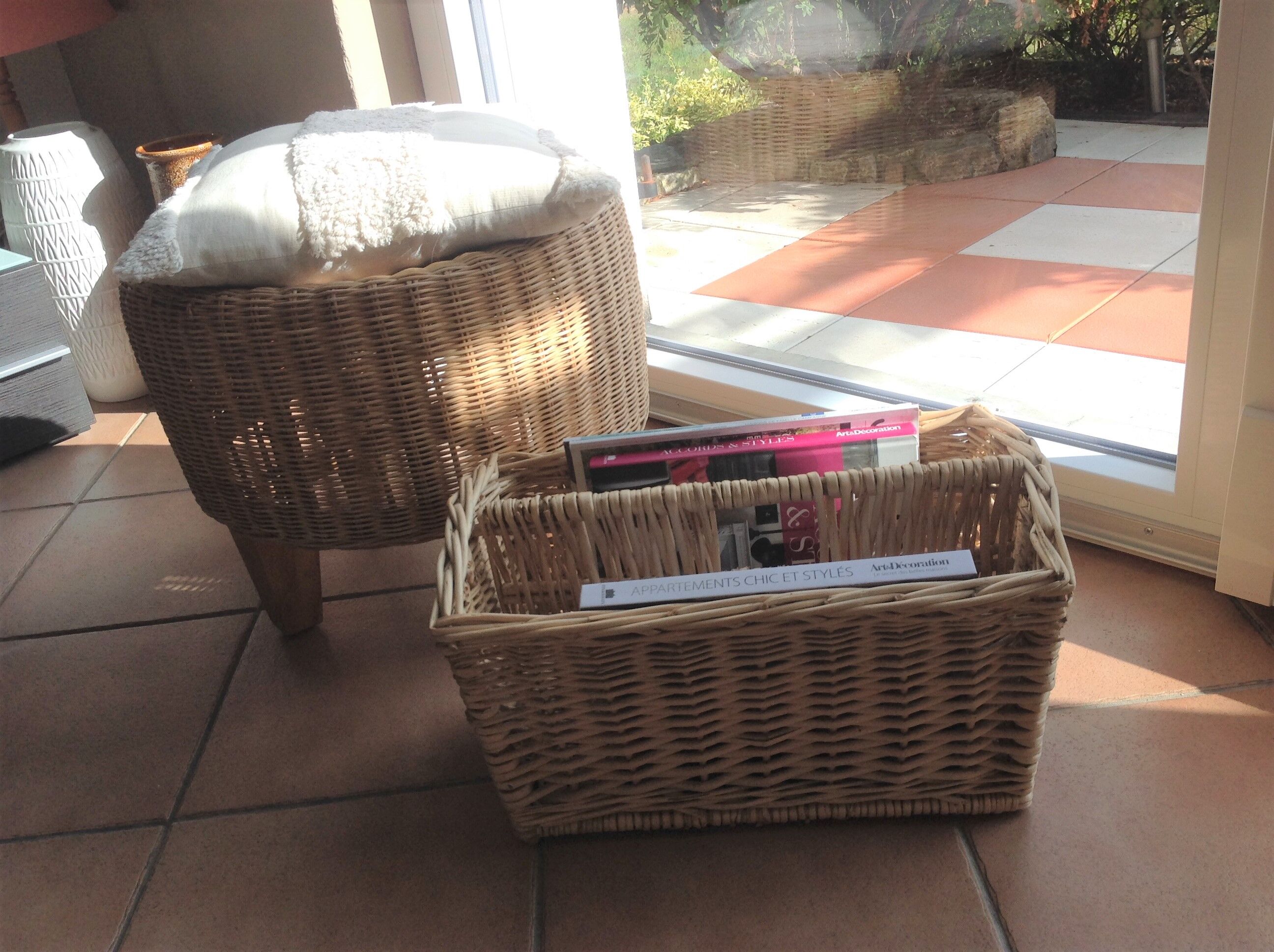 Wicker magazine holder / vintage 60s-70s