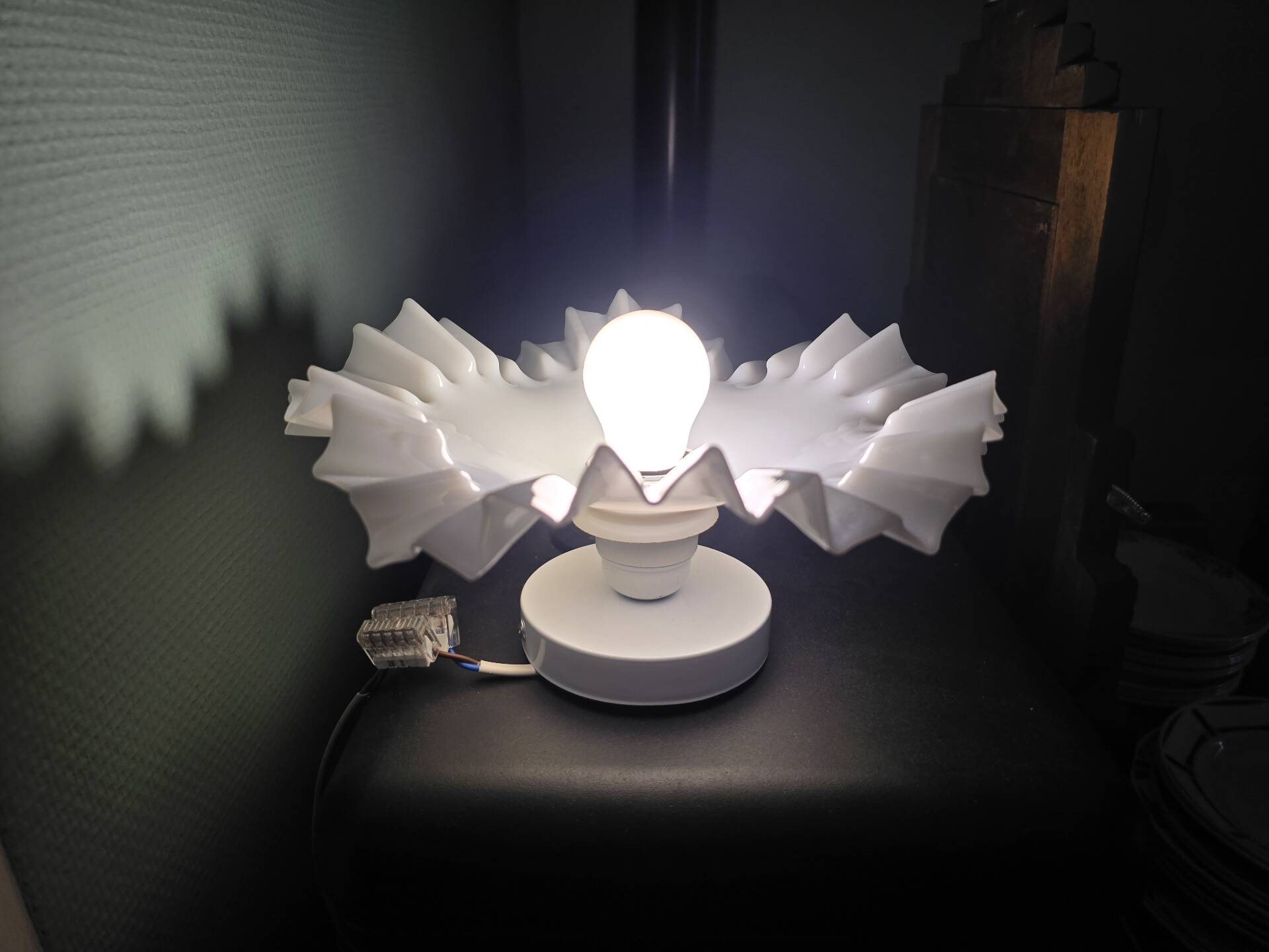 Vintage Flower / White Shell Wall Light – Very beautiful artistic model
