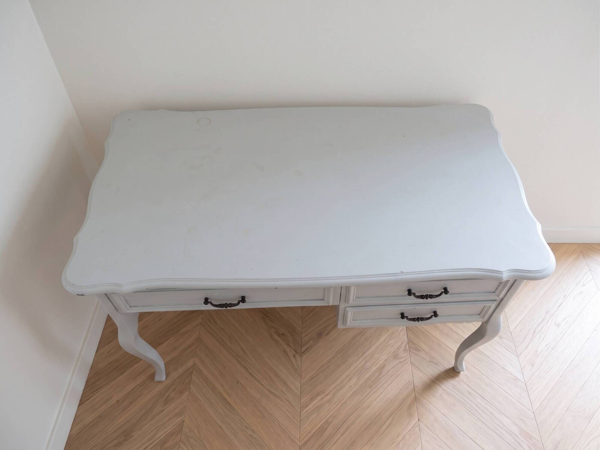 Louis XV style desk in grey painted wood