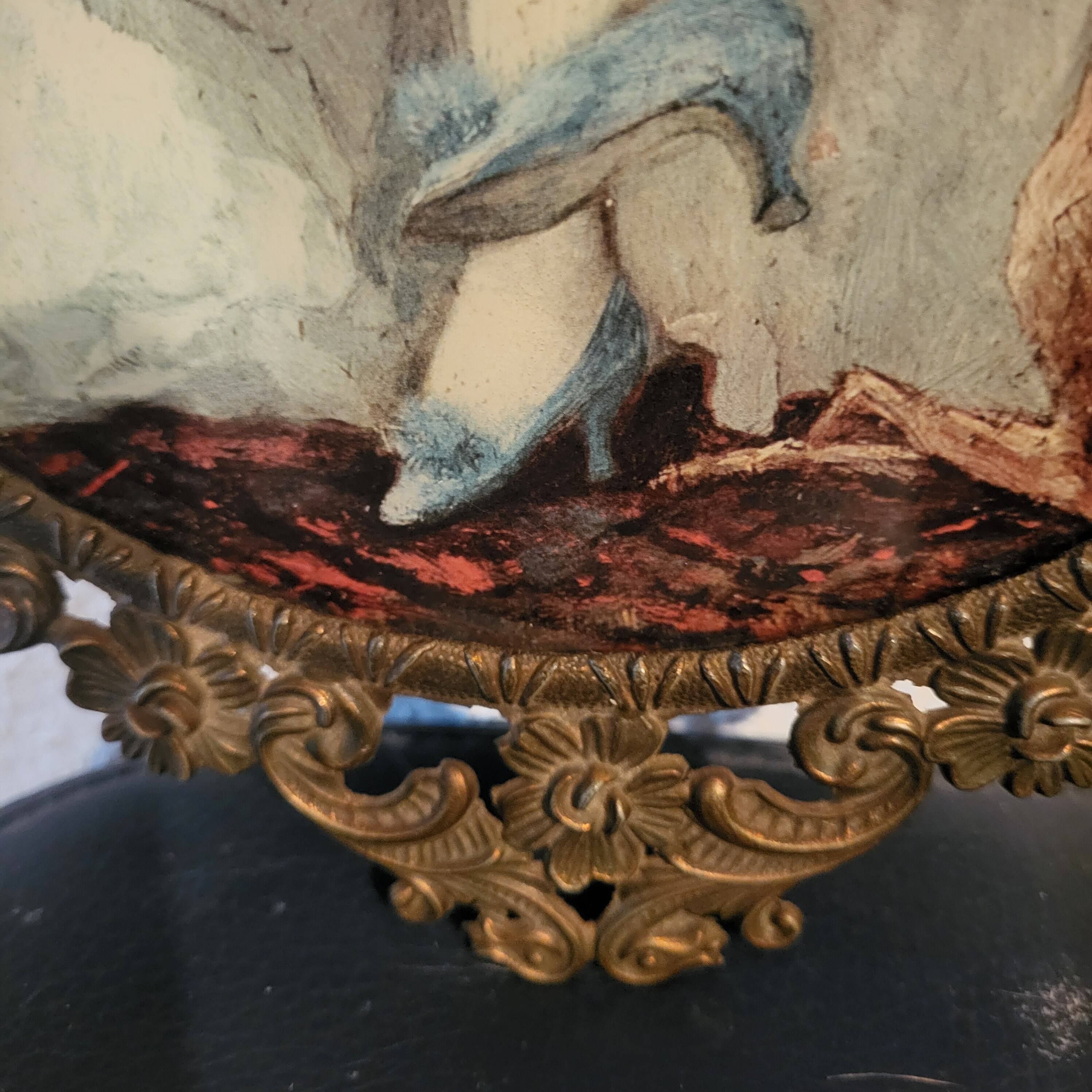 Italian oval frame in bronze and curved glass