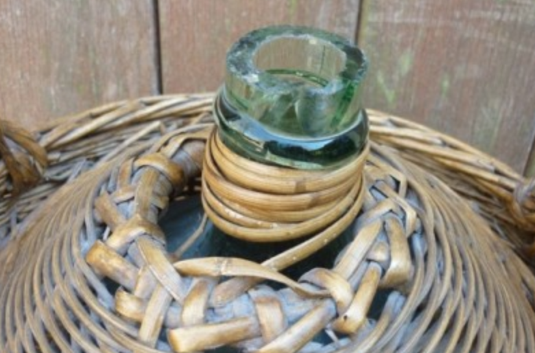 Wicker demijohn