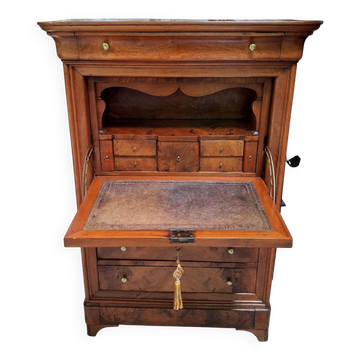Important secretary in walnut from the Louis Philippe period, 19th century.