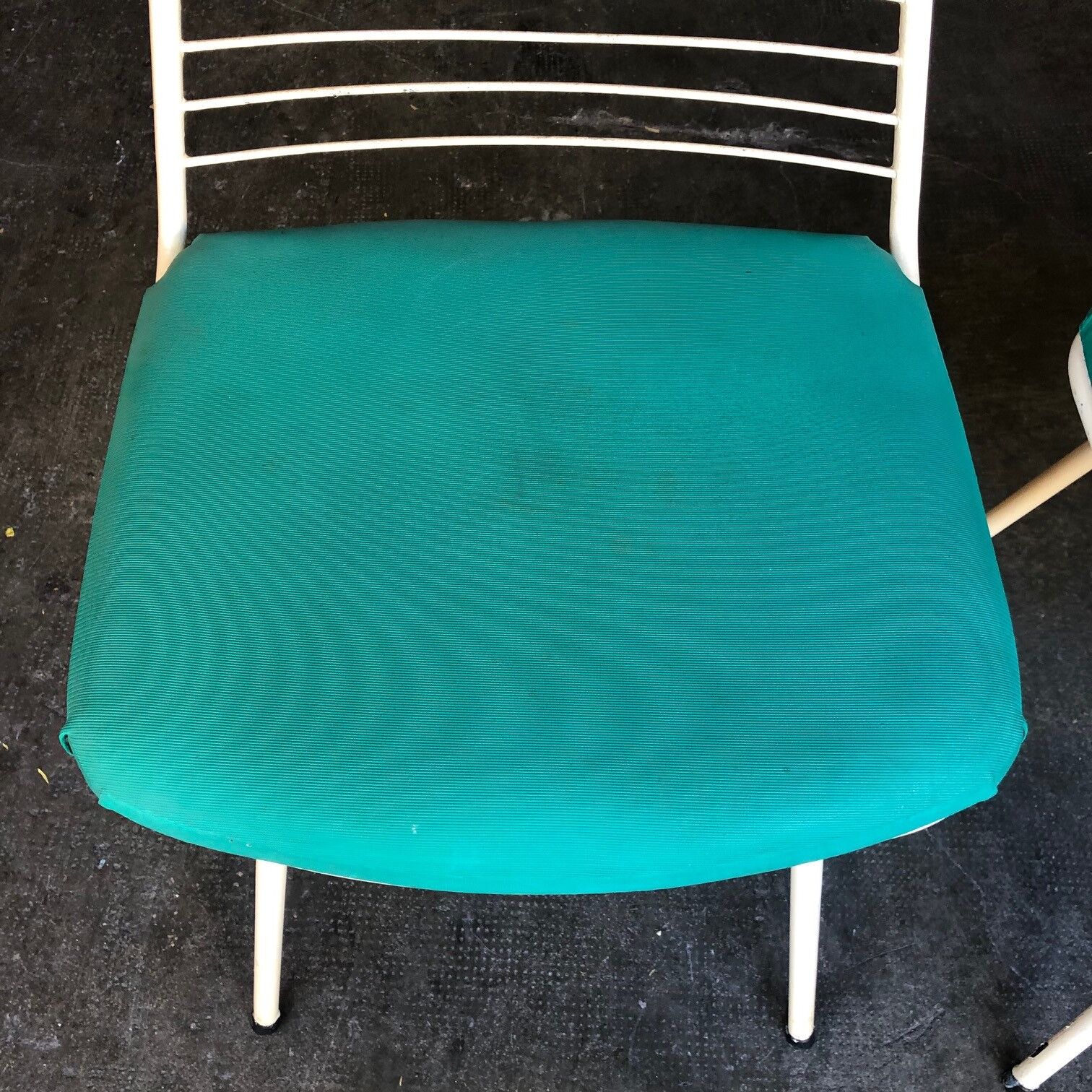 Lot 2 vintage chairs
