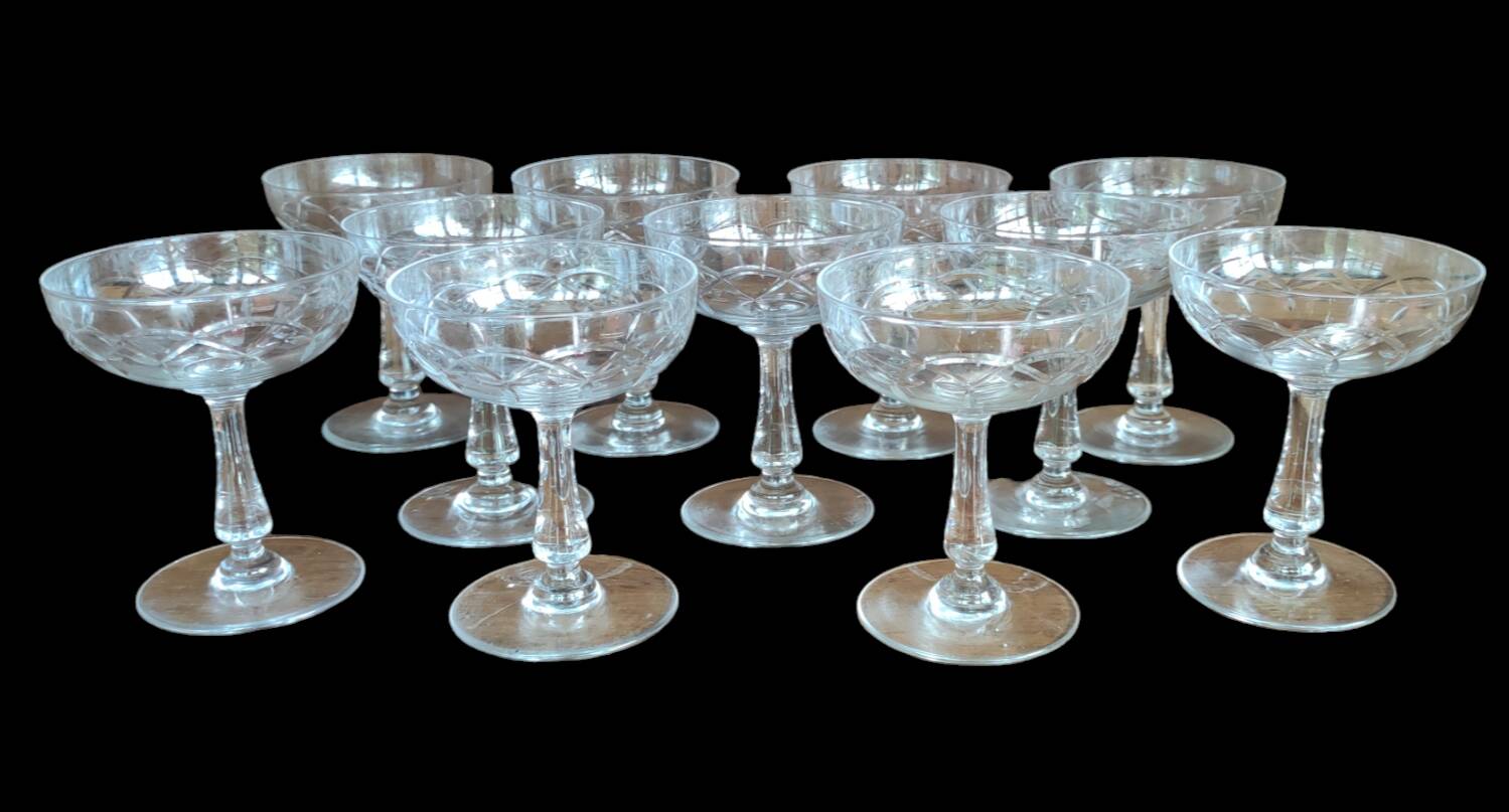 Series of 11 cut crystal champagne glasses