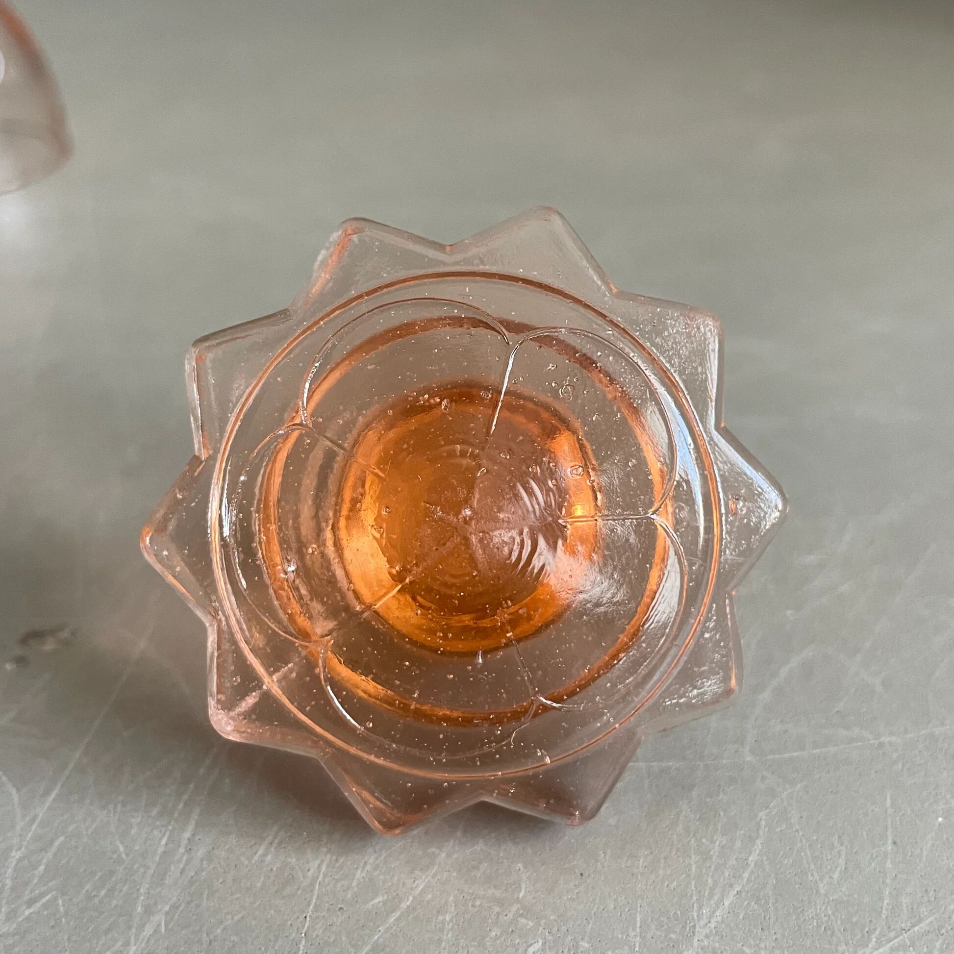 Service à liqueur en verre rosé