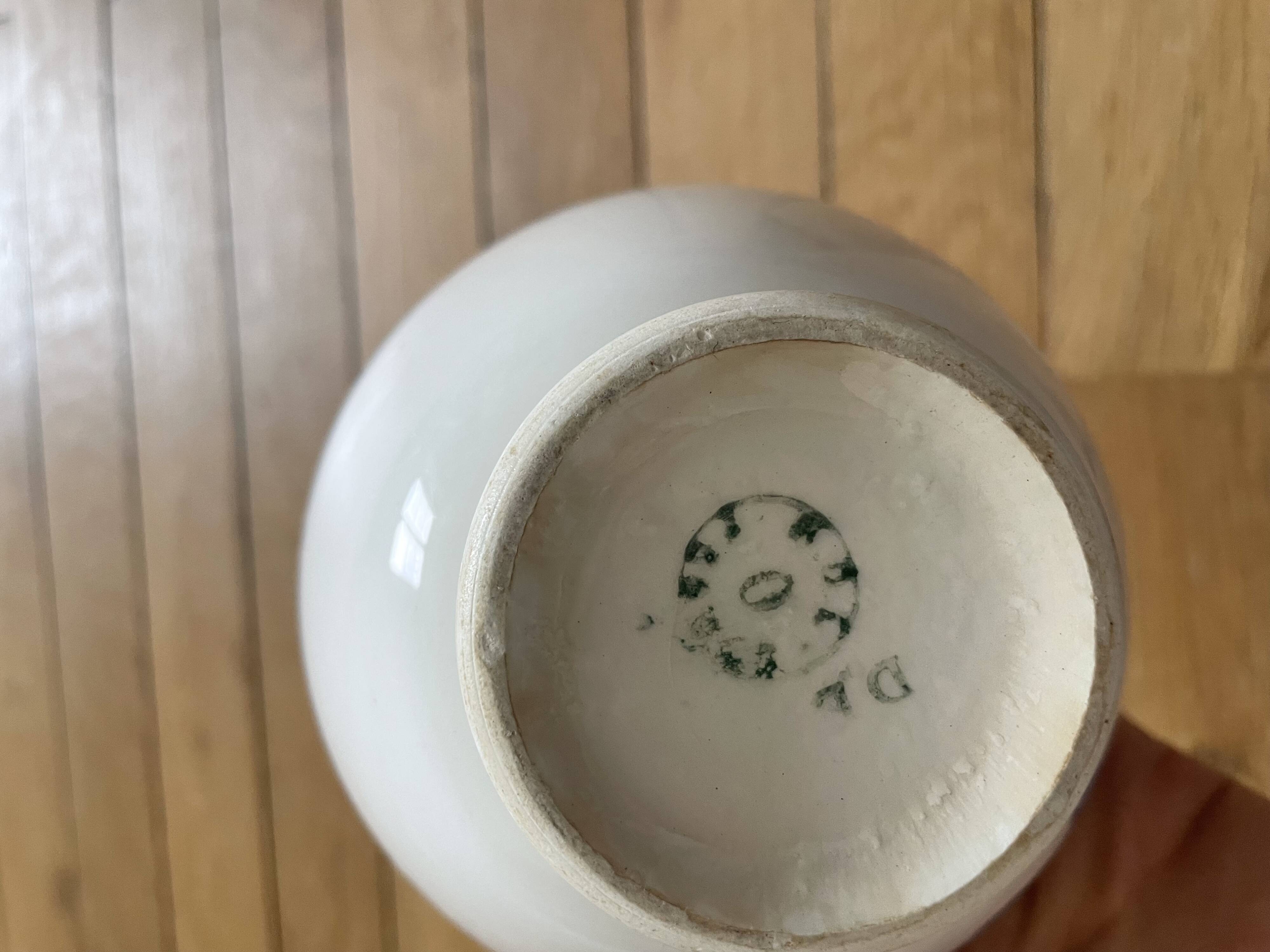 Bolt on pedestal 251013