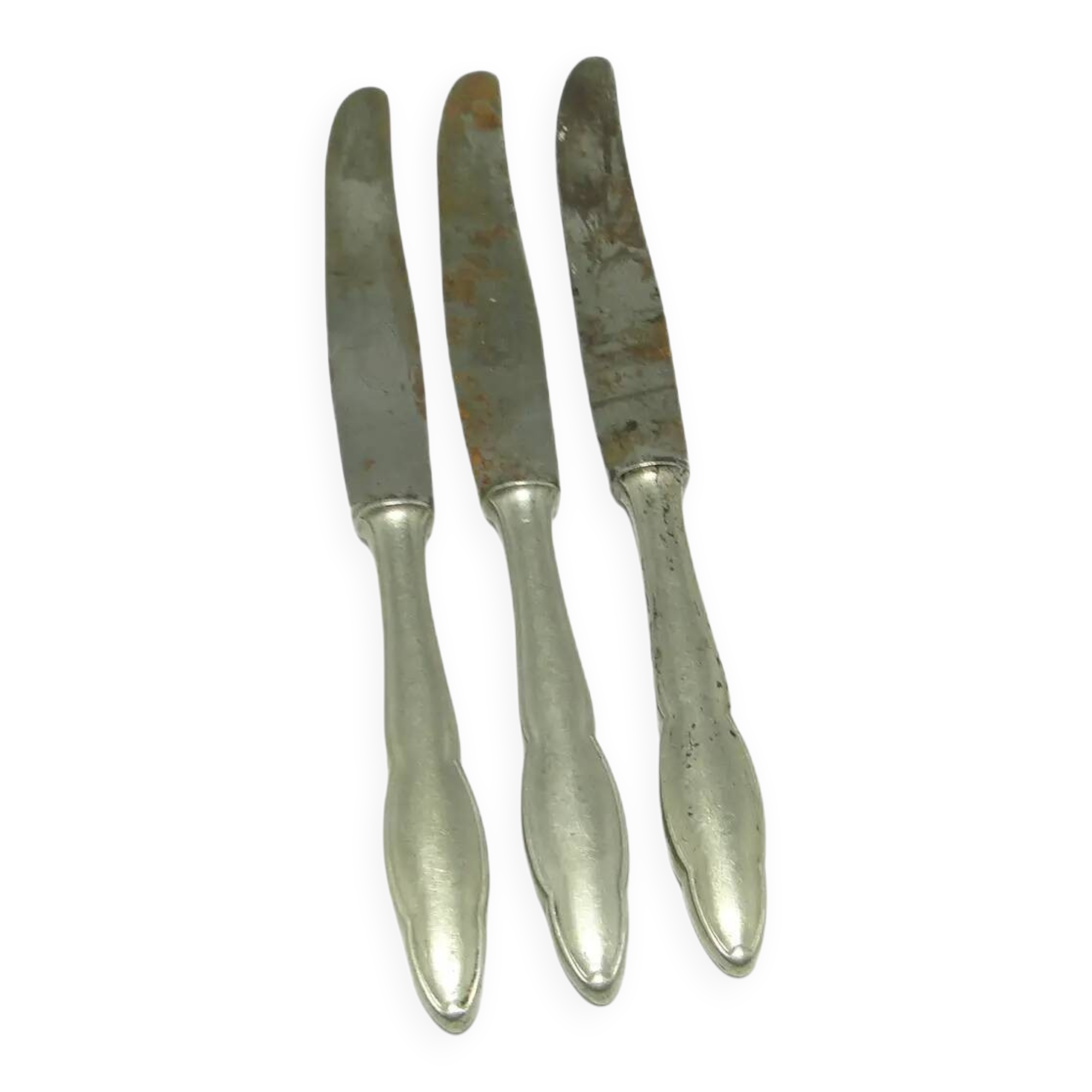 Ensemble de trois couteaux à pain, style mid-century modern, en laiton argenté, Pologne, années 1950.