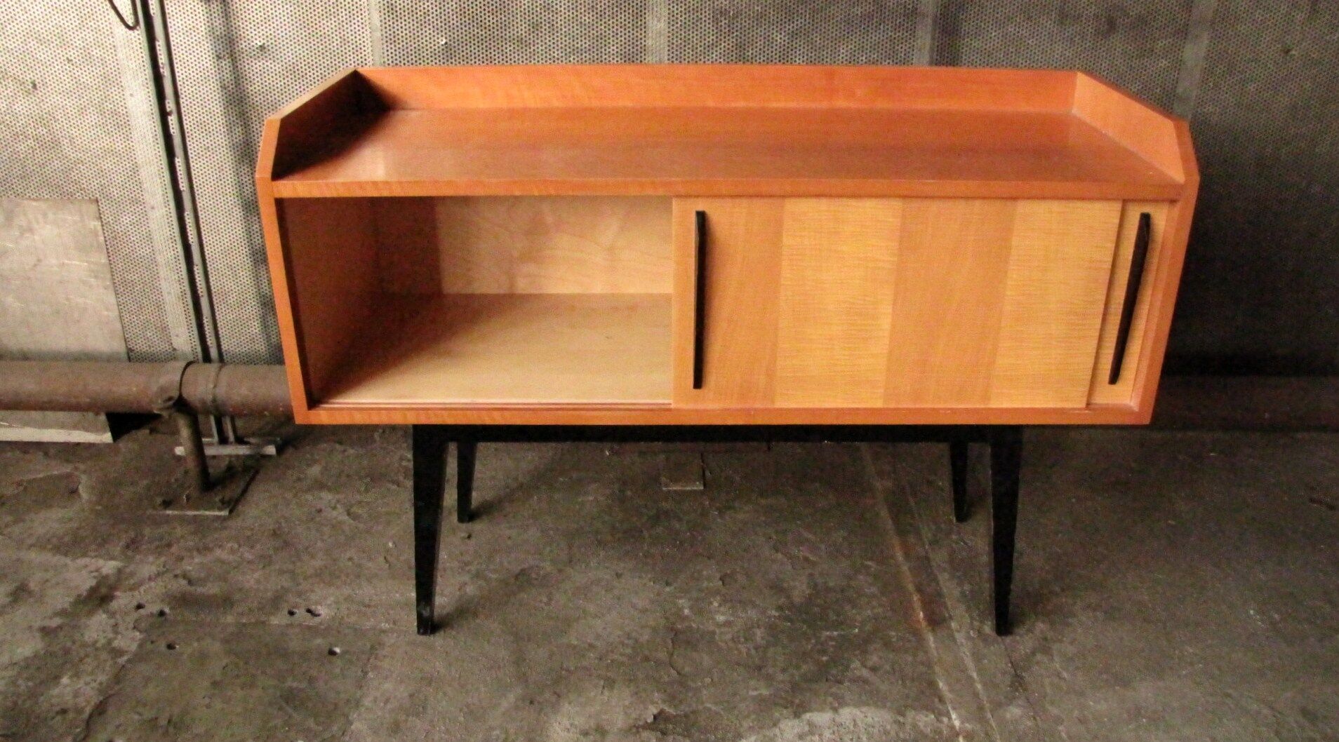 Buffet des années 60 à la manière de Hans Bellmann