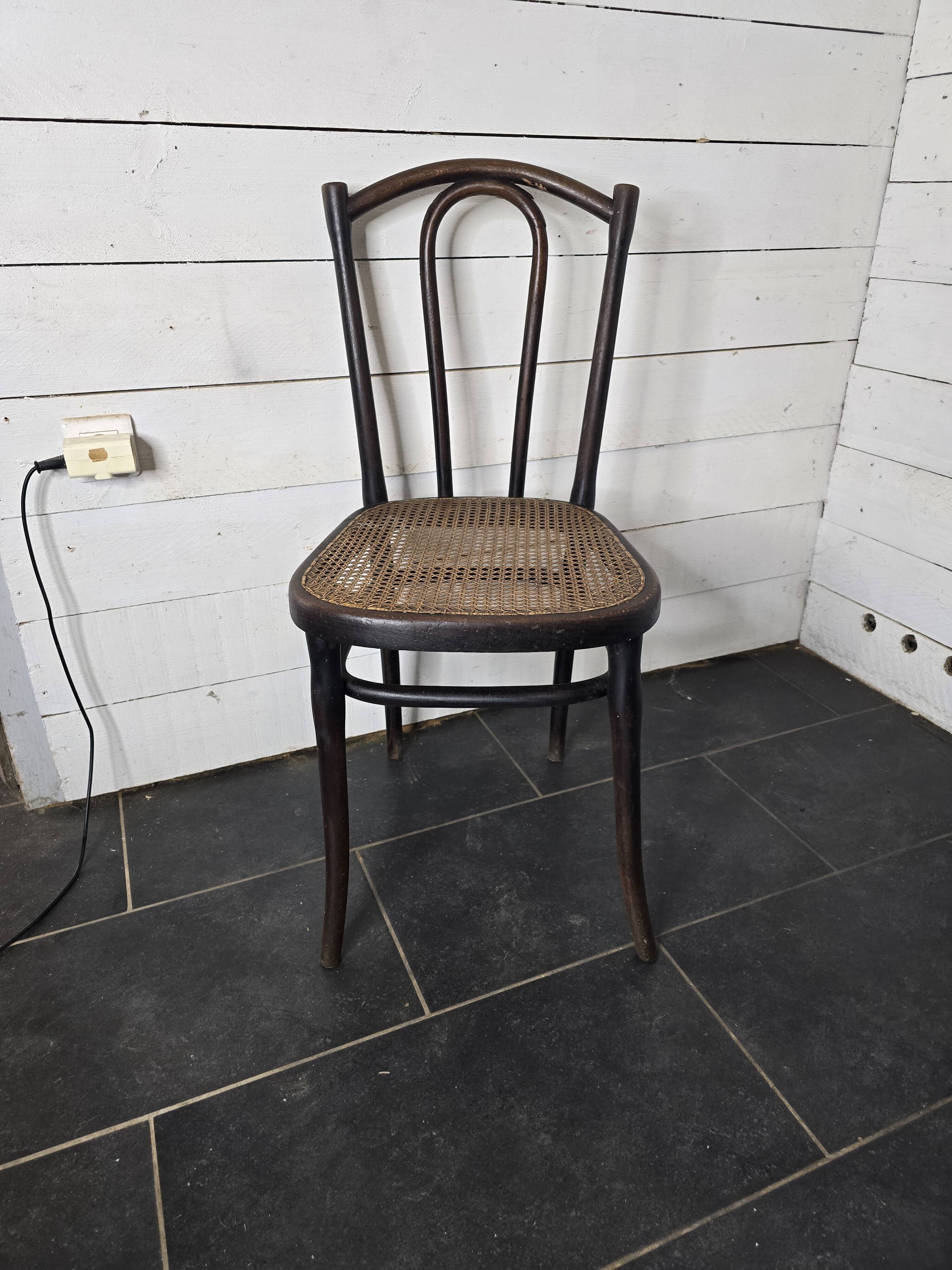 Chaise de bistrot en bois courbé Thonet