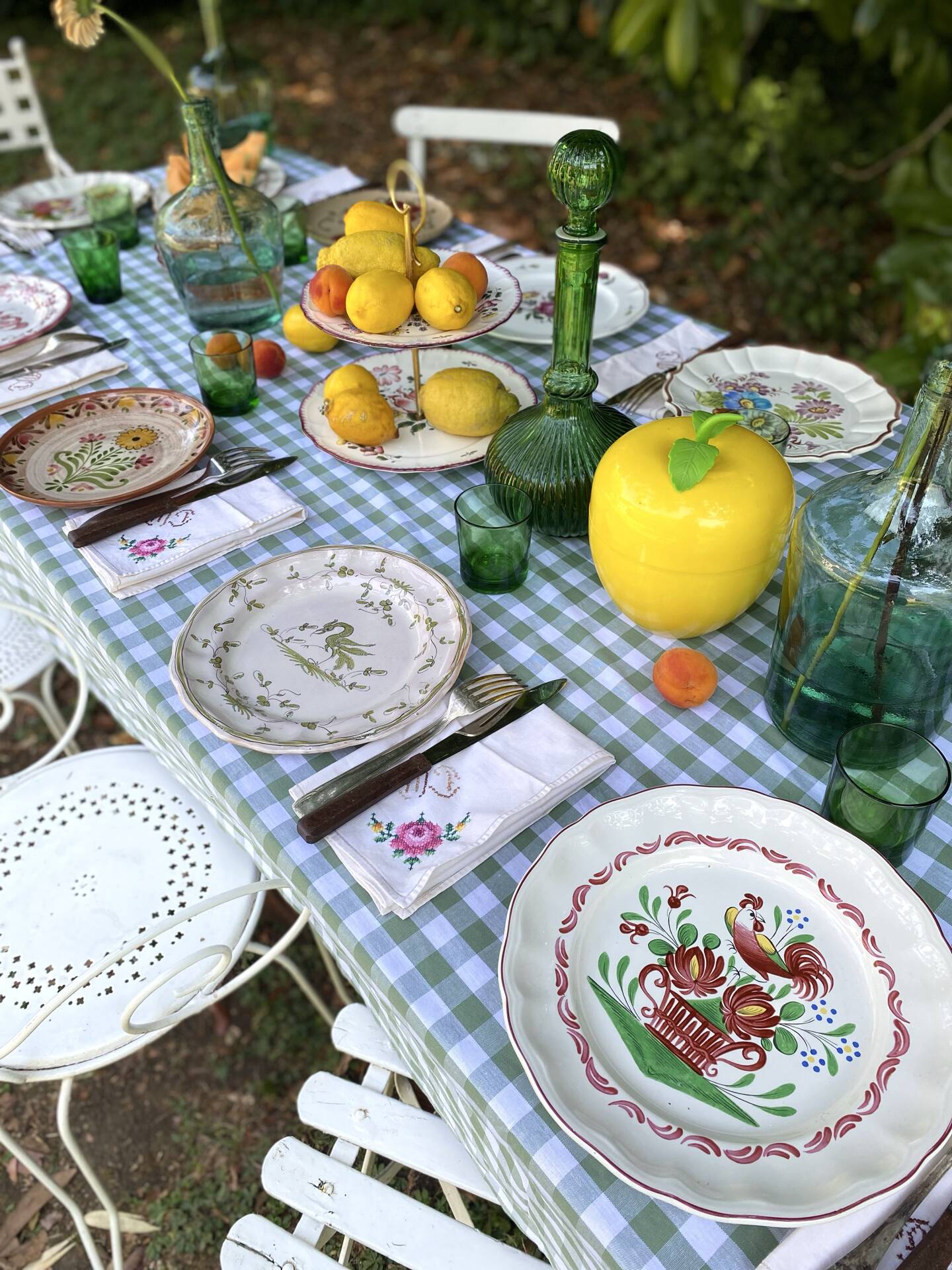 Exceptional set of 15 large mismatched plates.