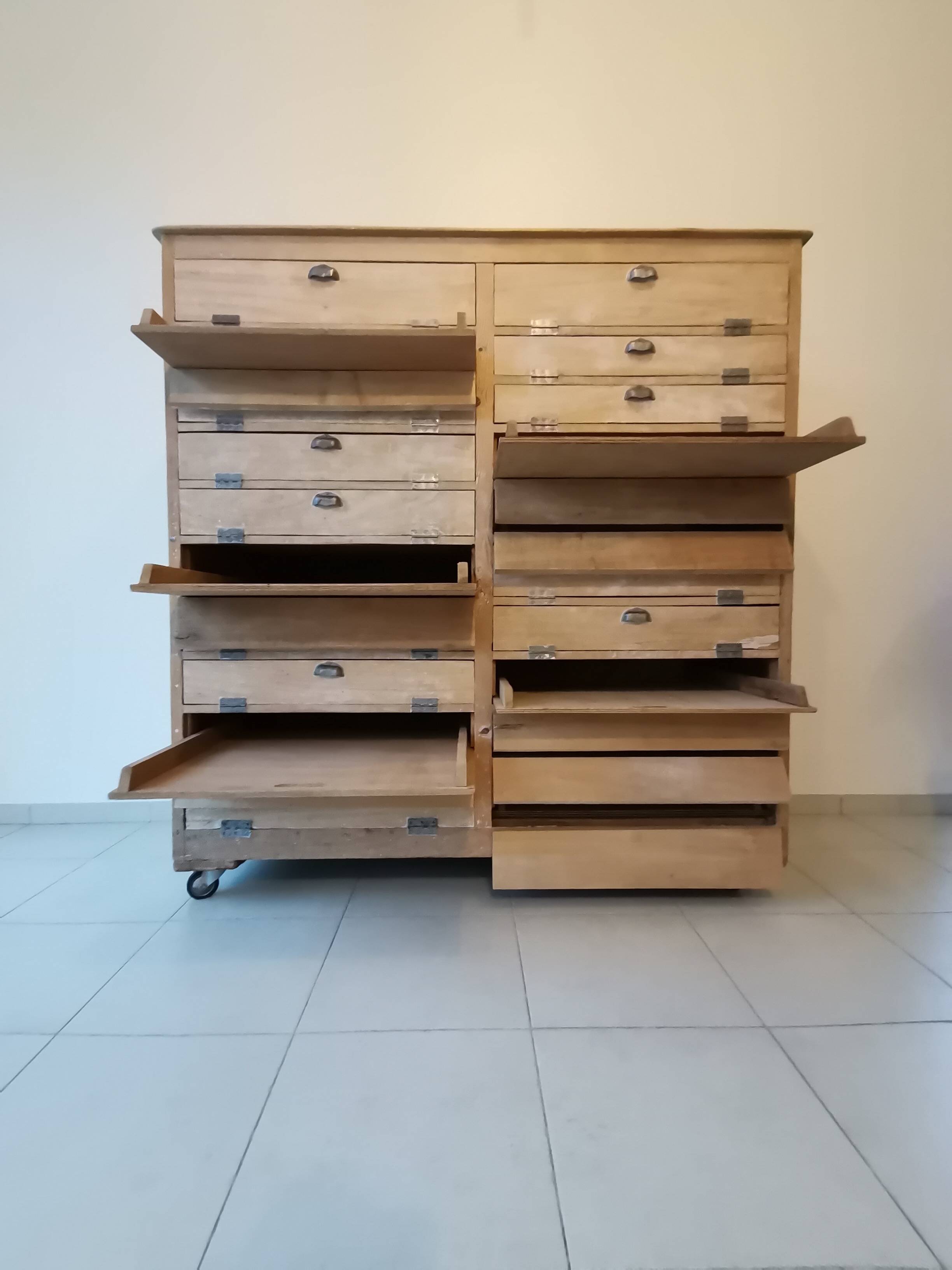 Trade furniture: baker's furniture