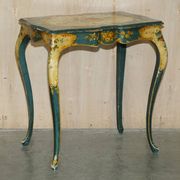 Paire de chaises Regency antiques et table assortie
