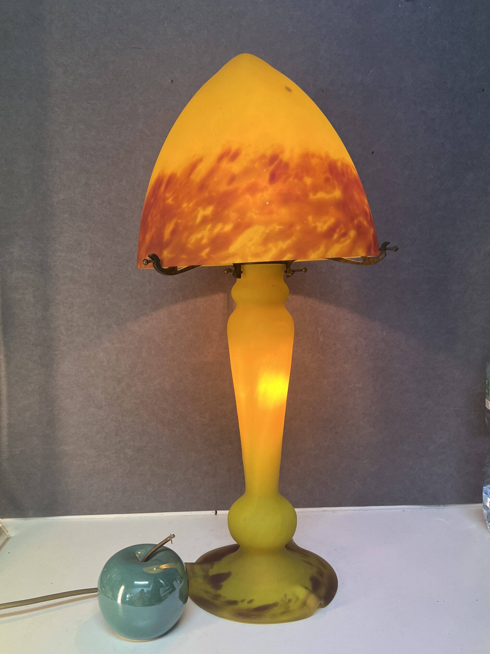 Contemporary mushroom lamp in amber-tinted yellow glass paste, height 58 cm