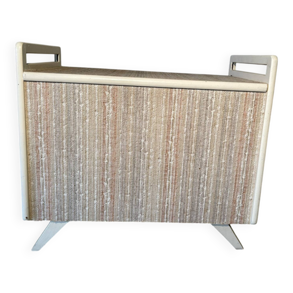 Coffre vintage tapissé, structure bois laqué blanc, années 60-70