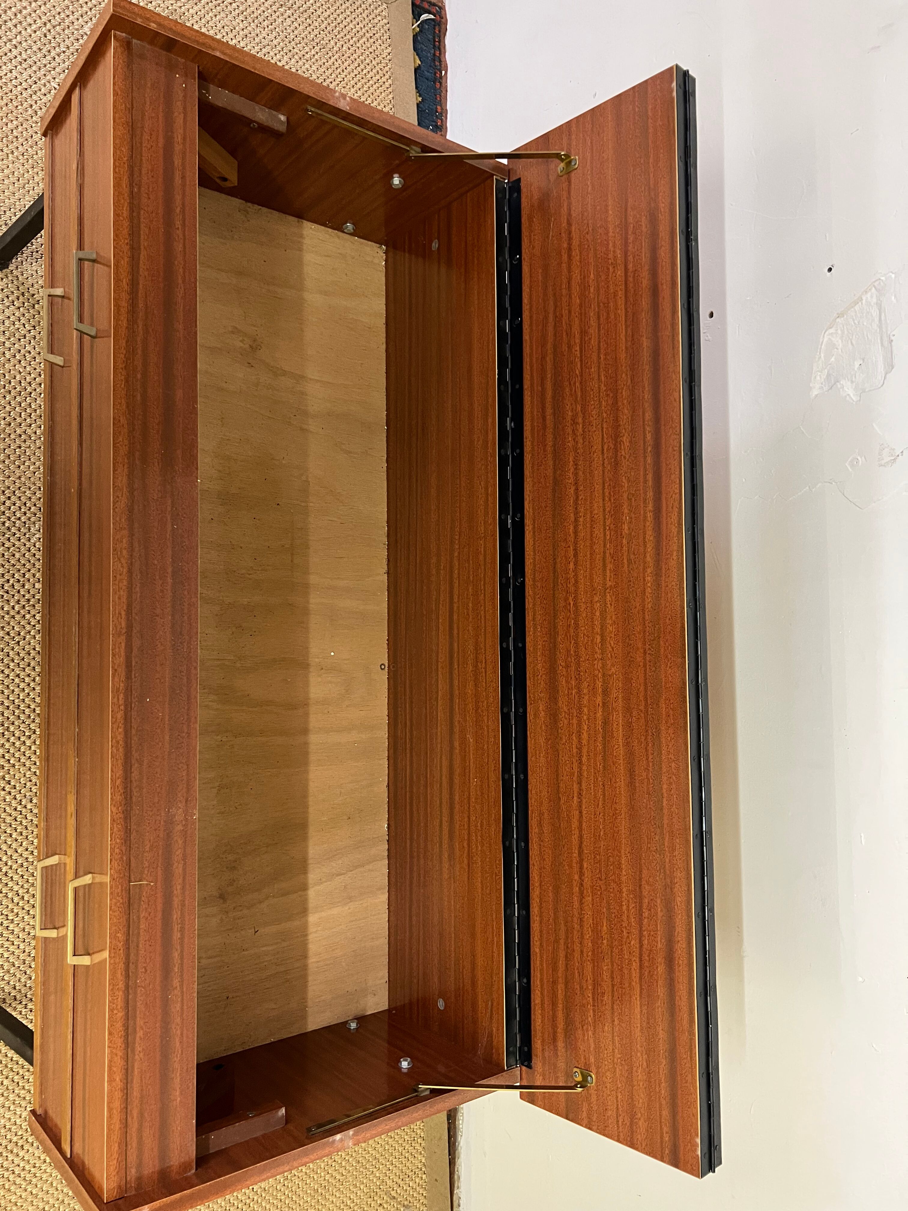 Vintage console old knitter