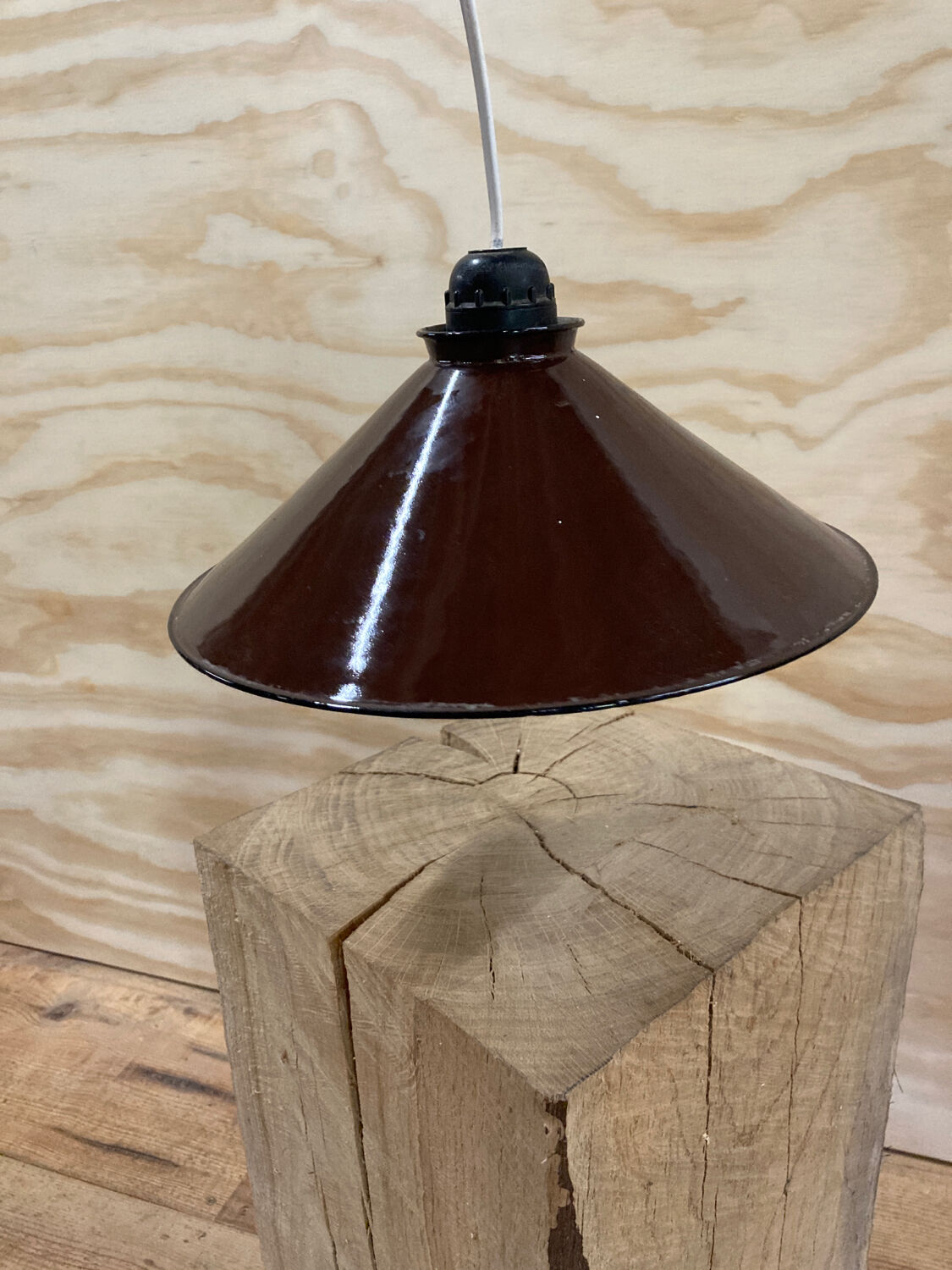 Industrial pendant light in brown and white enameled sheet metal