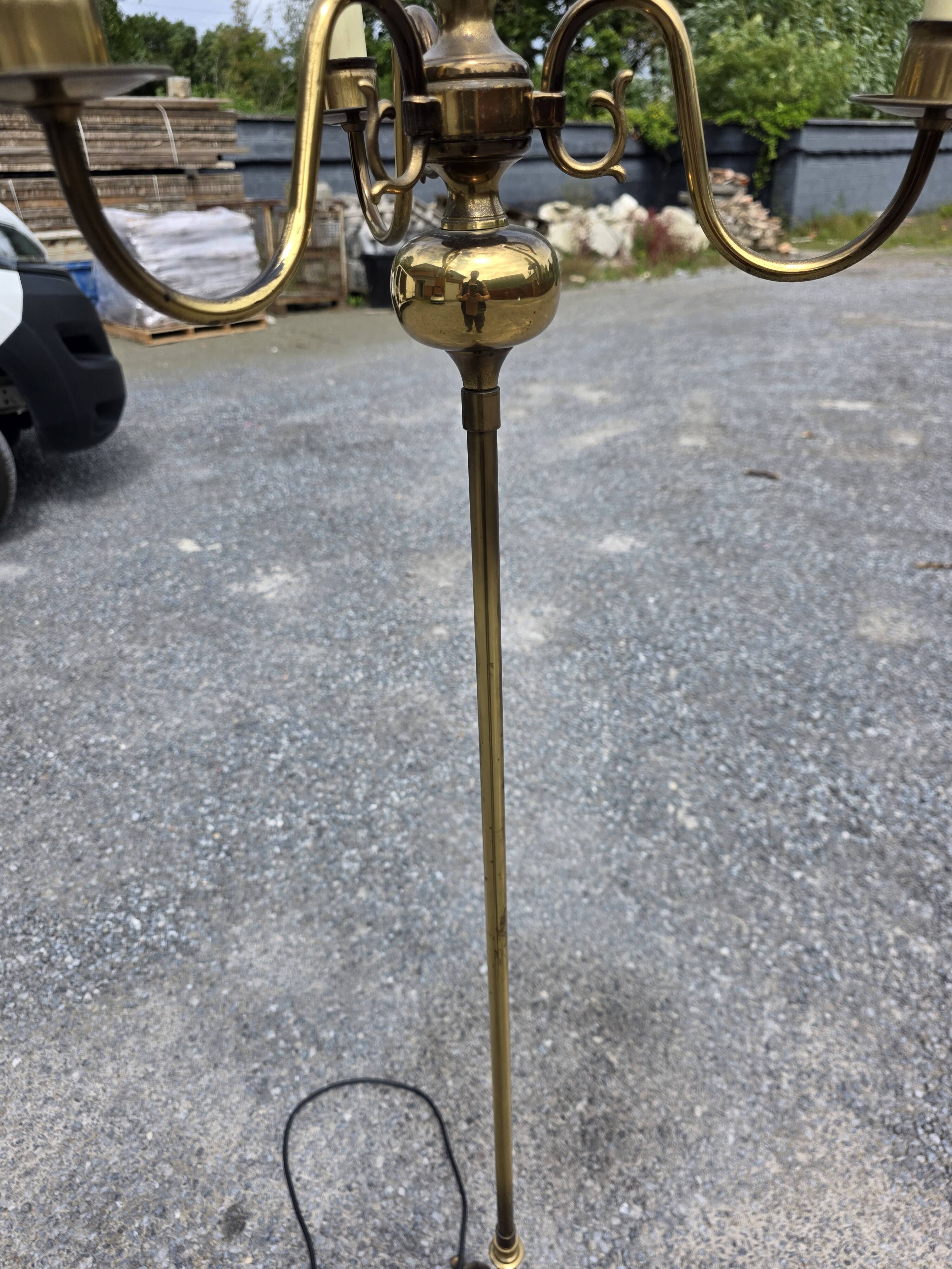 Vintage tripod floor lamp in brass from the 70s/80s.