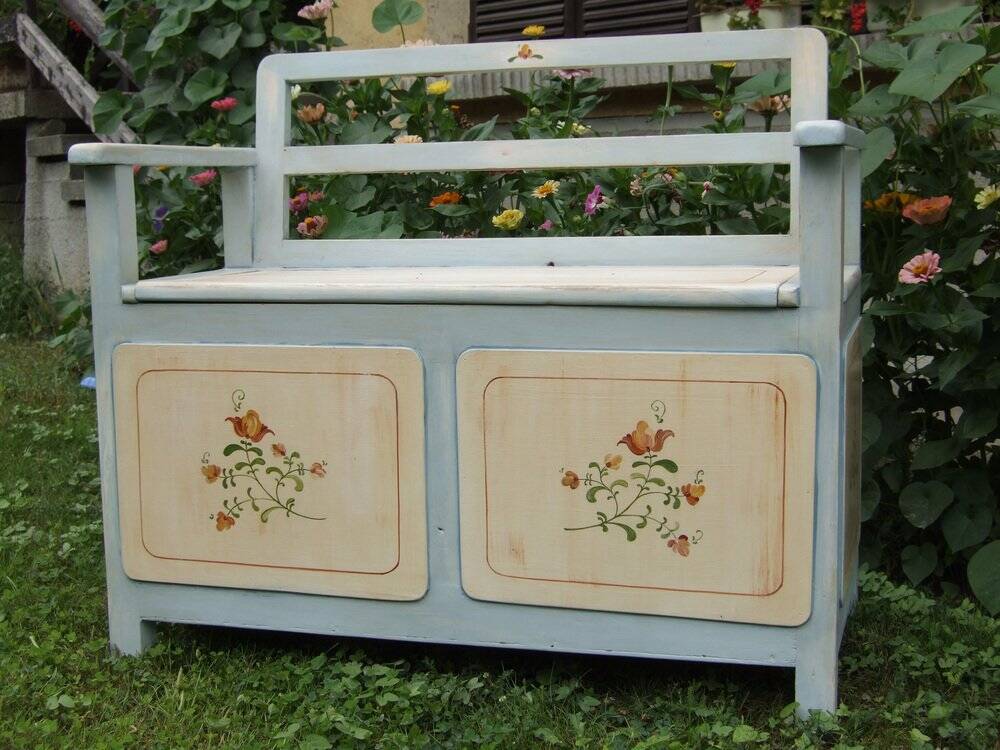 Hungarian storage bench painted grey in pine — Art Deco 1930, integrated chest
